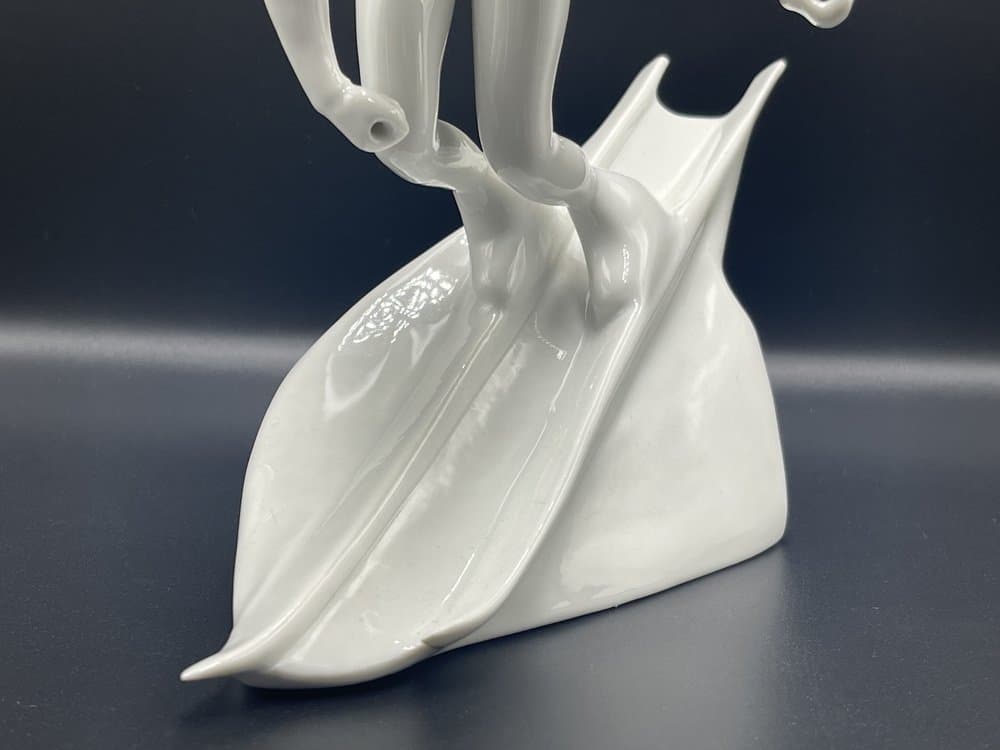 Figurka narciarz slalomowy, biały, porcelana, Royal Dux Bohemia, Czechy, lata 50. - 157411