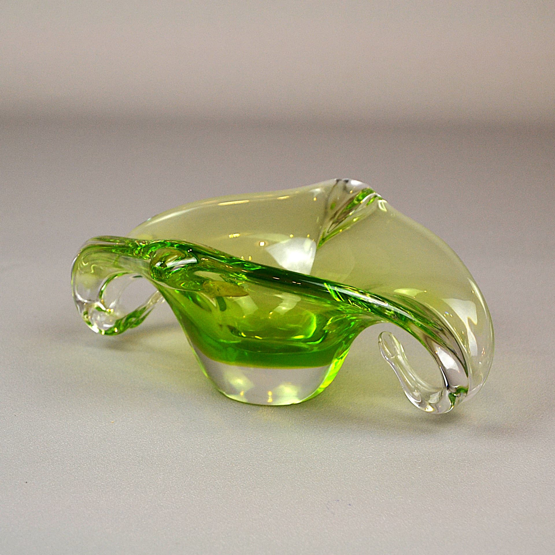 Patera dekoracyjna, turkusowe szkło, Belgia, lata 60. - 1162