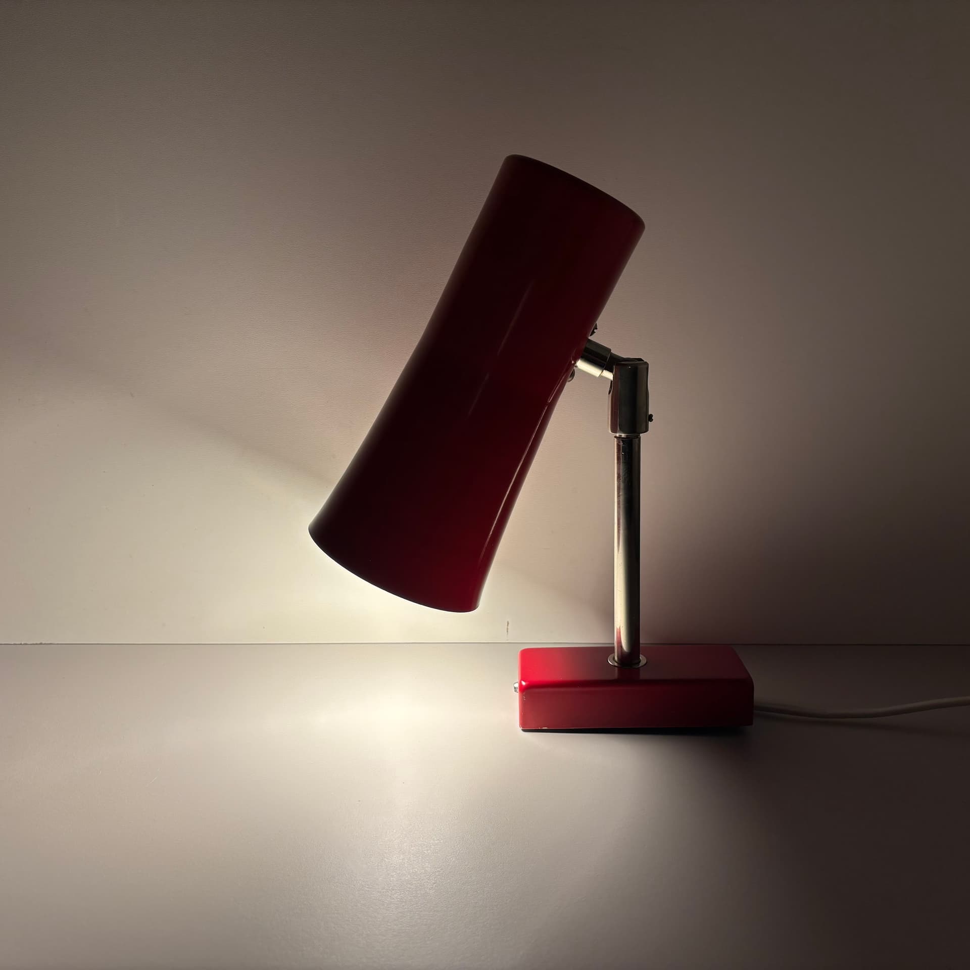 Wall sconce, red, aluminum, Germany, 1970s. - 143438