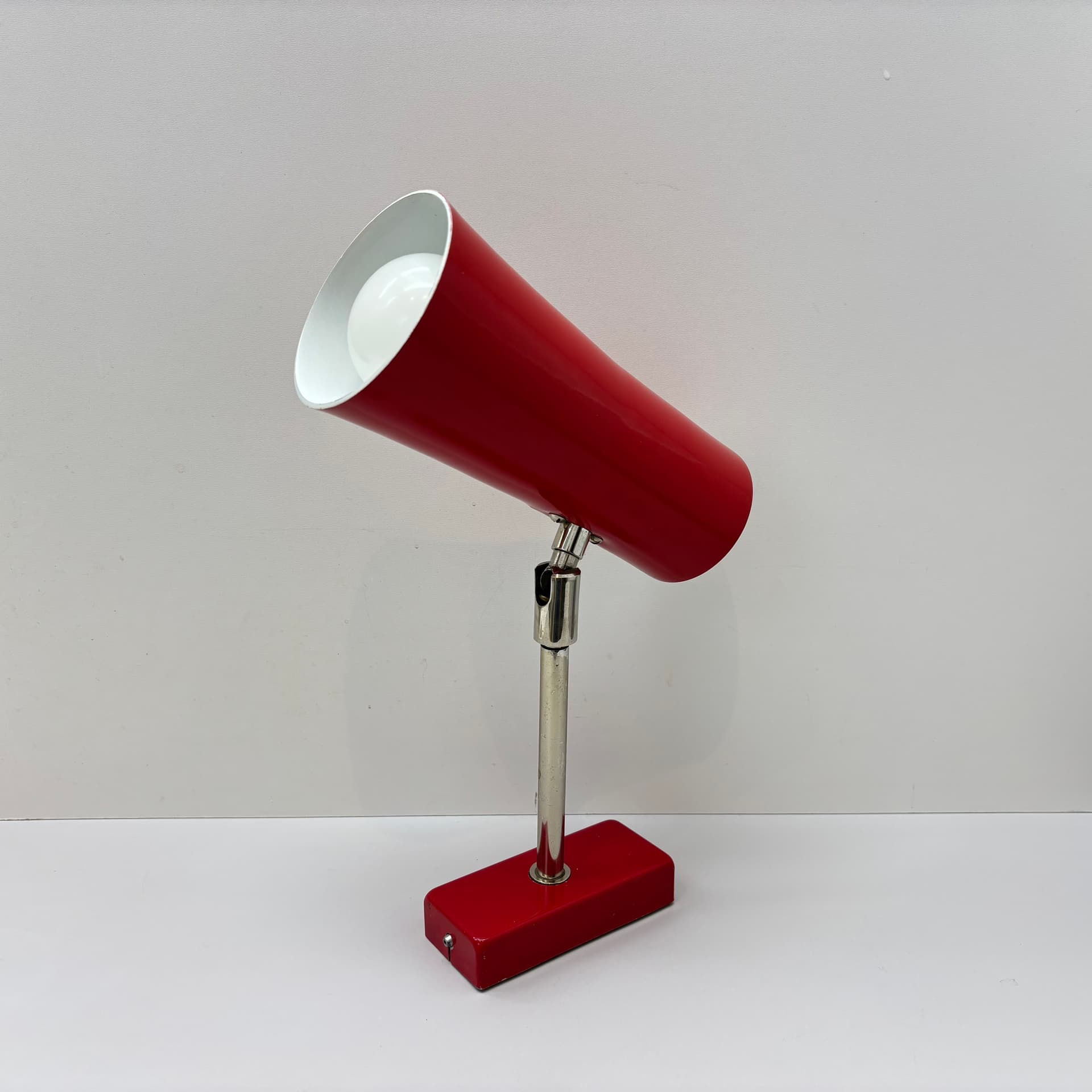 Wall sconce, red, aluminum, Germany, 1970s. - 143424