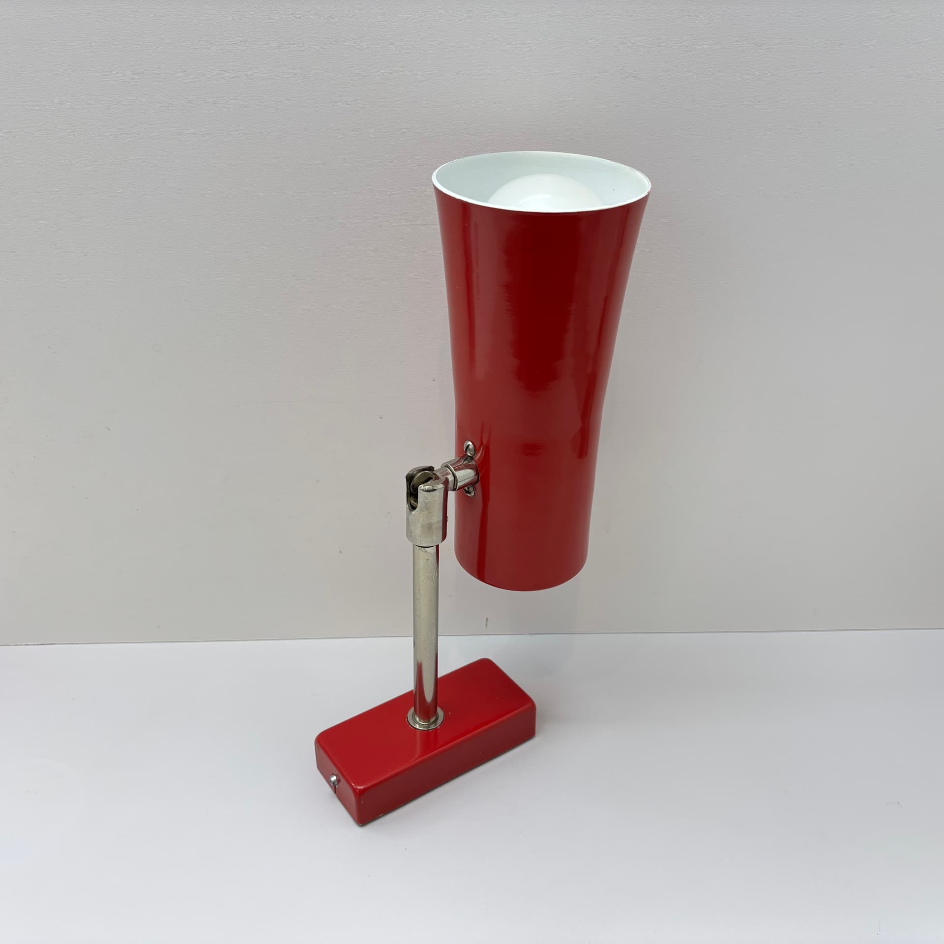 Wall sconce, red, aluminum, Germany, 1970s. - 143425