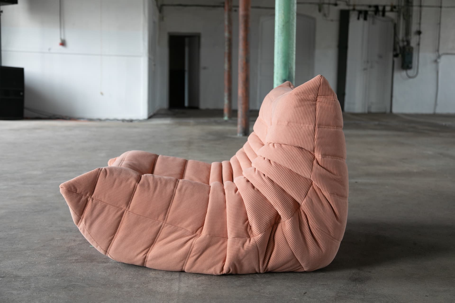 Fotel wypoczynkowy Togo, cord różowy - 143975