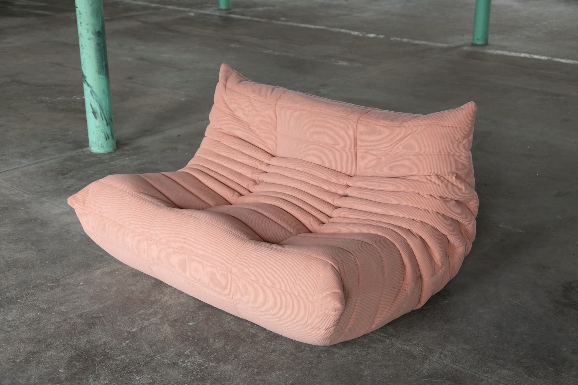 Sofa Togo dwuosobowa, cord różowy - 144068