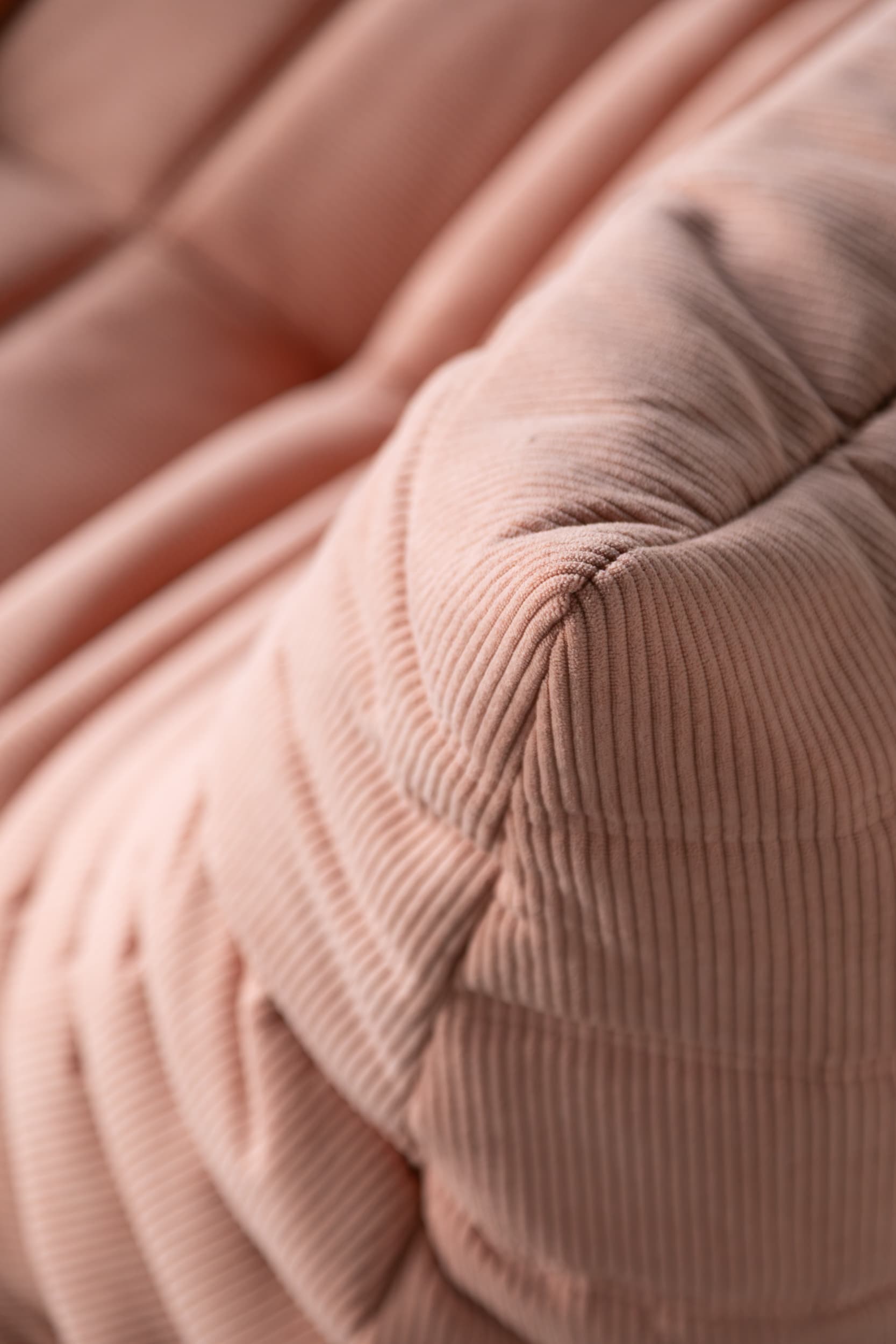 Sofa Togo dwuosobowa, cord różowy - 144069