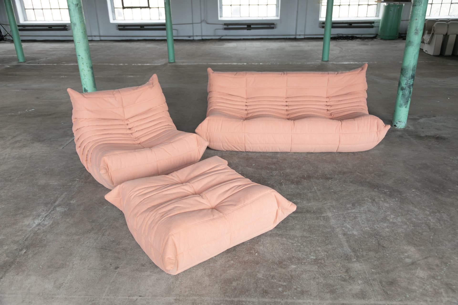 Sofa Togo trzyosobowa, cord różowy - 144094