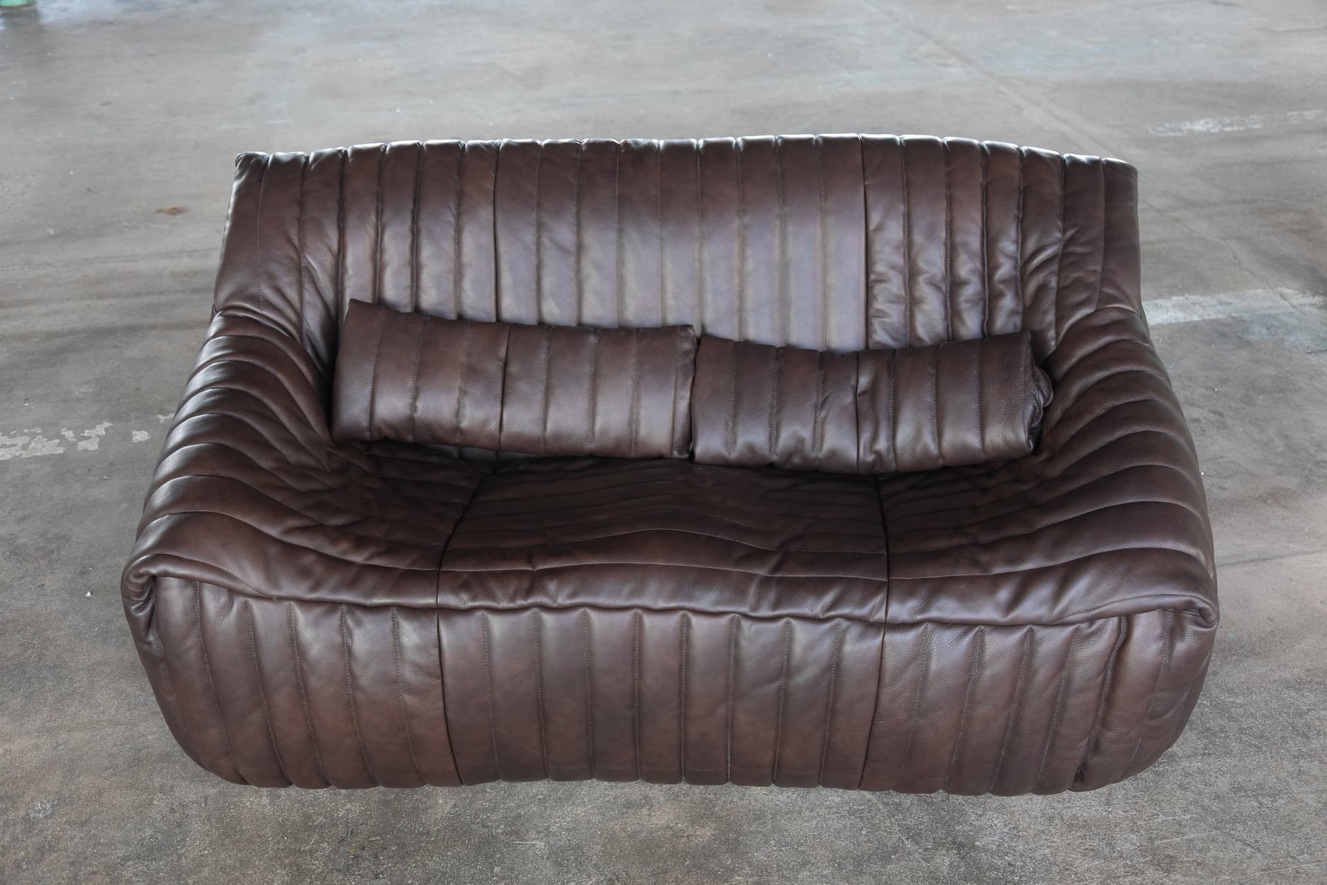 Dwuosobowa sofa Sandra, ciemnobrązowa, proj. A. Hiéronimus, Ligne Roset, lata 70. - 144218