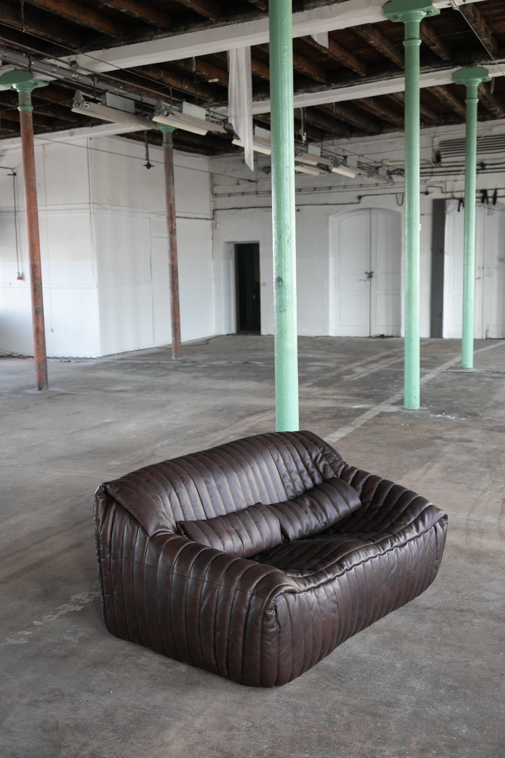 Dwuosobowa sofa Sandra, ciemnobrązowa, proj. A. Hiéronimus, Ligne Roset, lata 70. - 144220