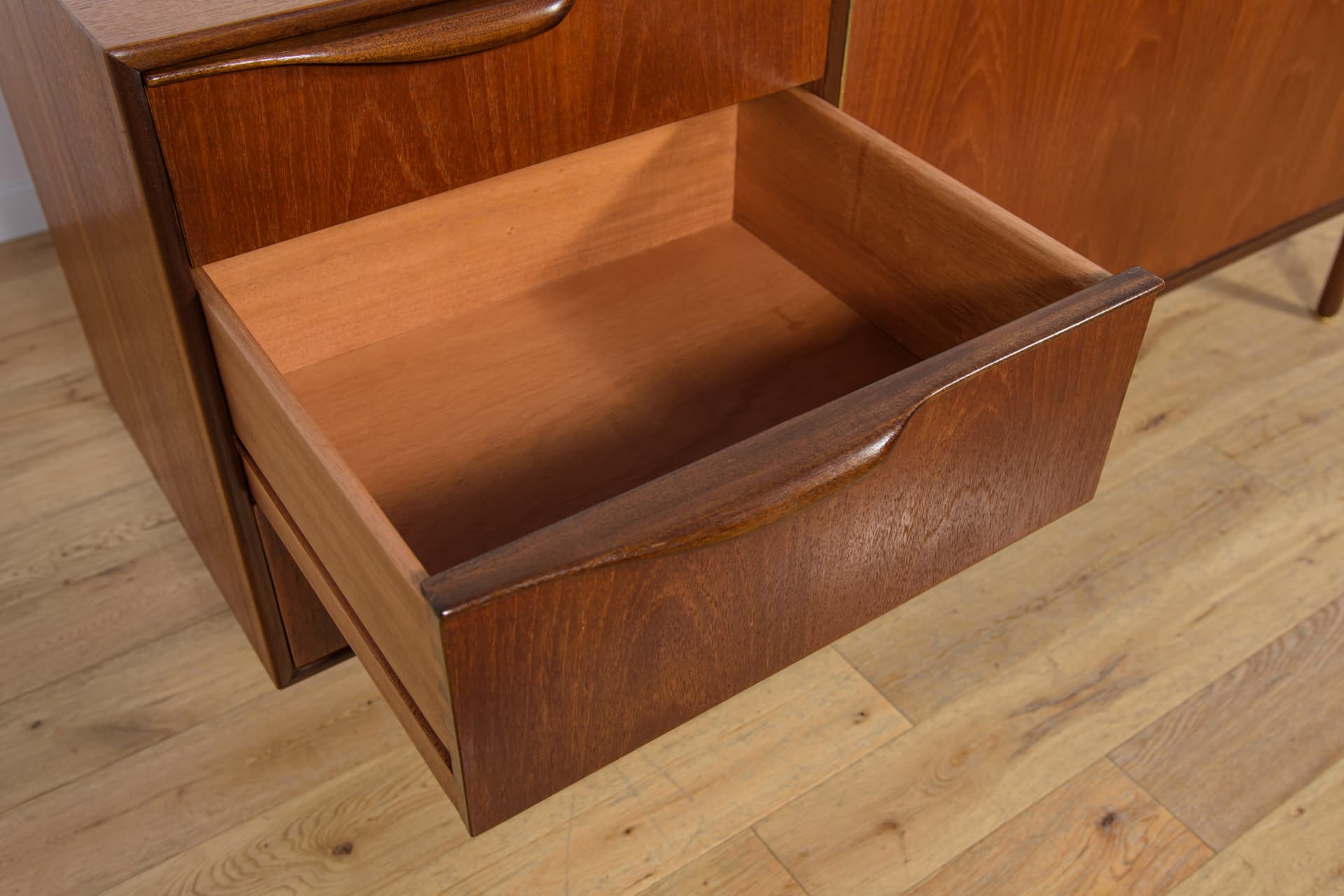 Komoda, teak brązowy, proj. T. Robertson, McIntosh, Wielka Brytania, lata 60. - 147085