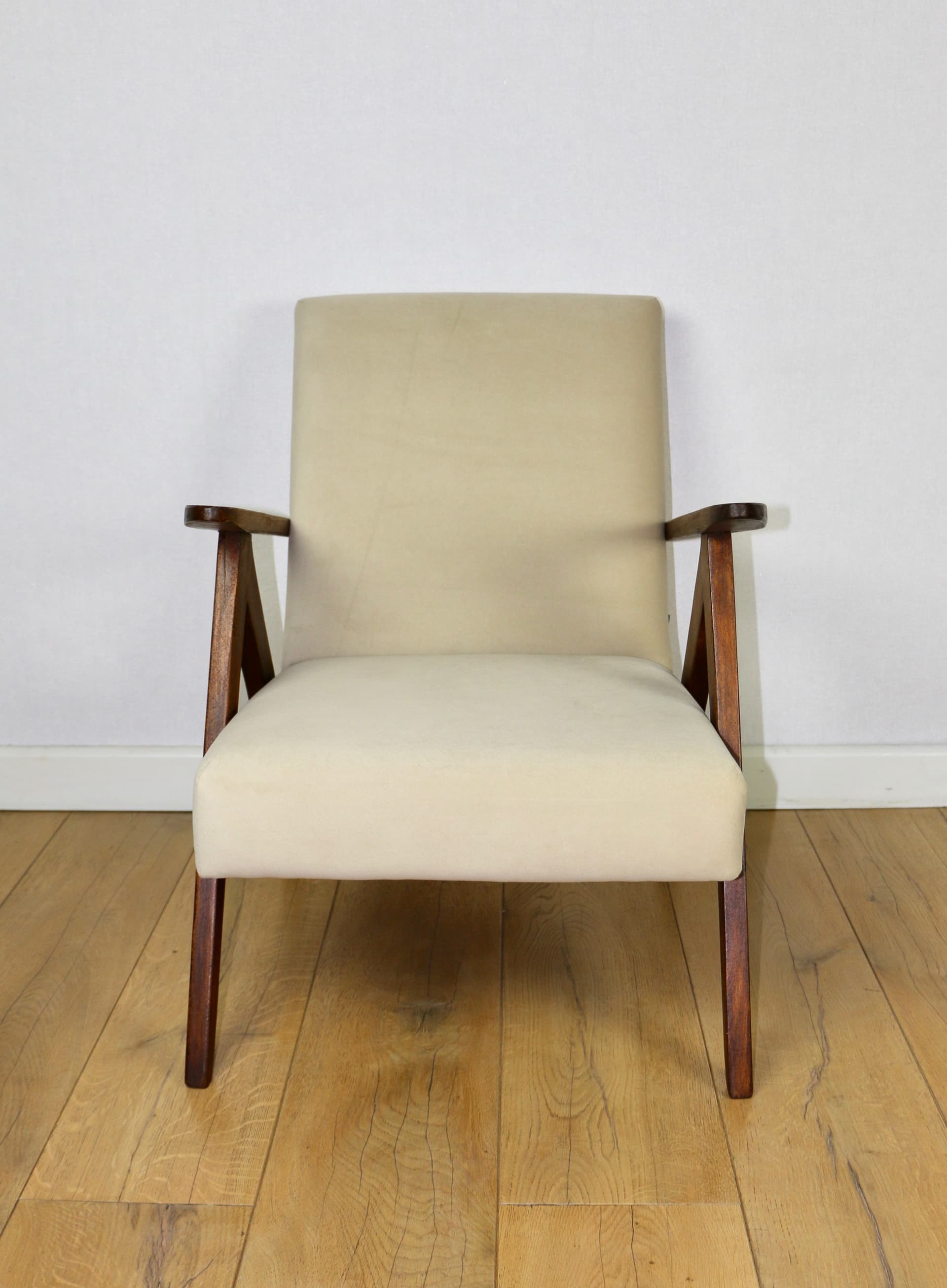 Fotel B-310 VAR Jade, welwet beżowy, orzech, Polska, lata 70. - 147148