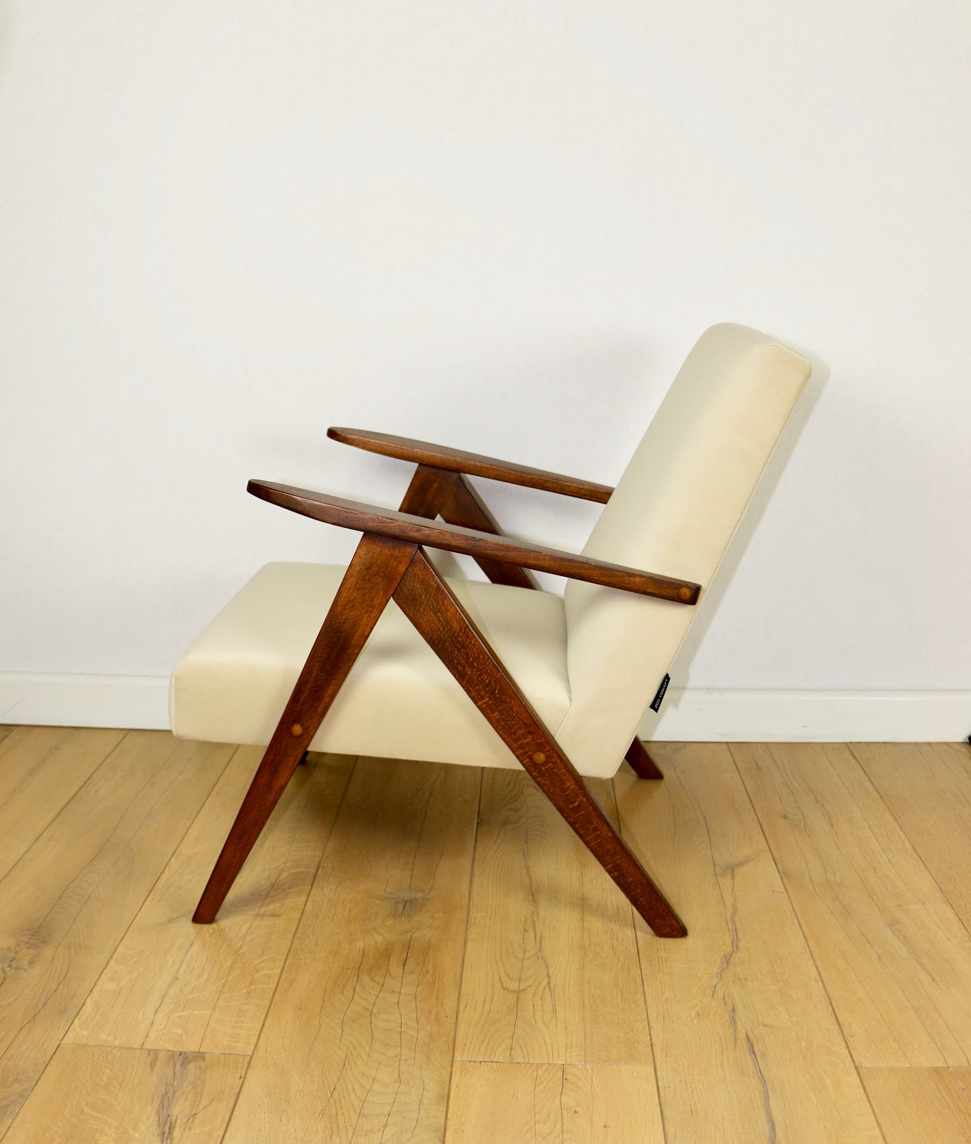 Fotel B-310 VAR Jade, welwet beżowy, orzech, Polska, lata 70. - 147153