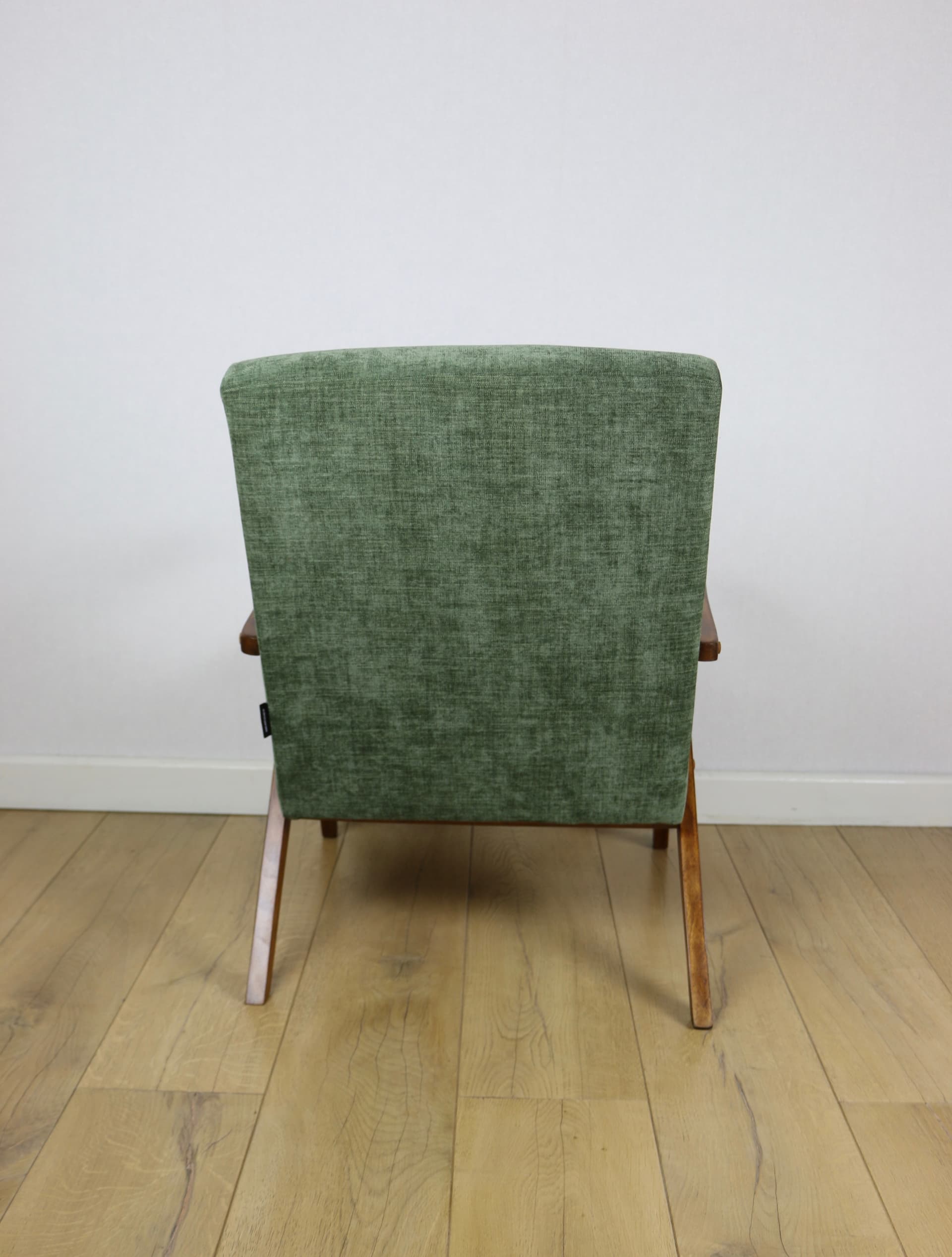 Fotel B-310 VAR, velvet zielony, orzech, Polska, lata 70. - 147169