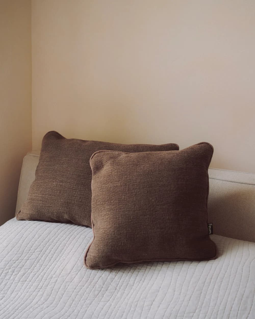 Poduszka Miu, brązowa, 35x35 cm, Feum - 147407