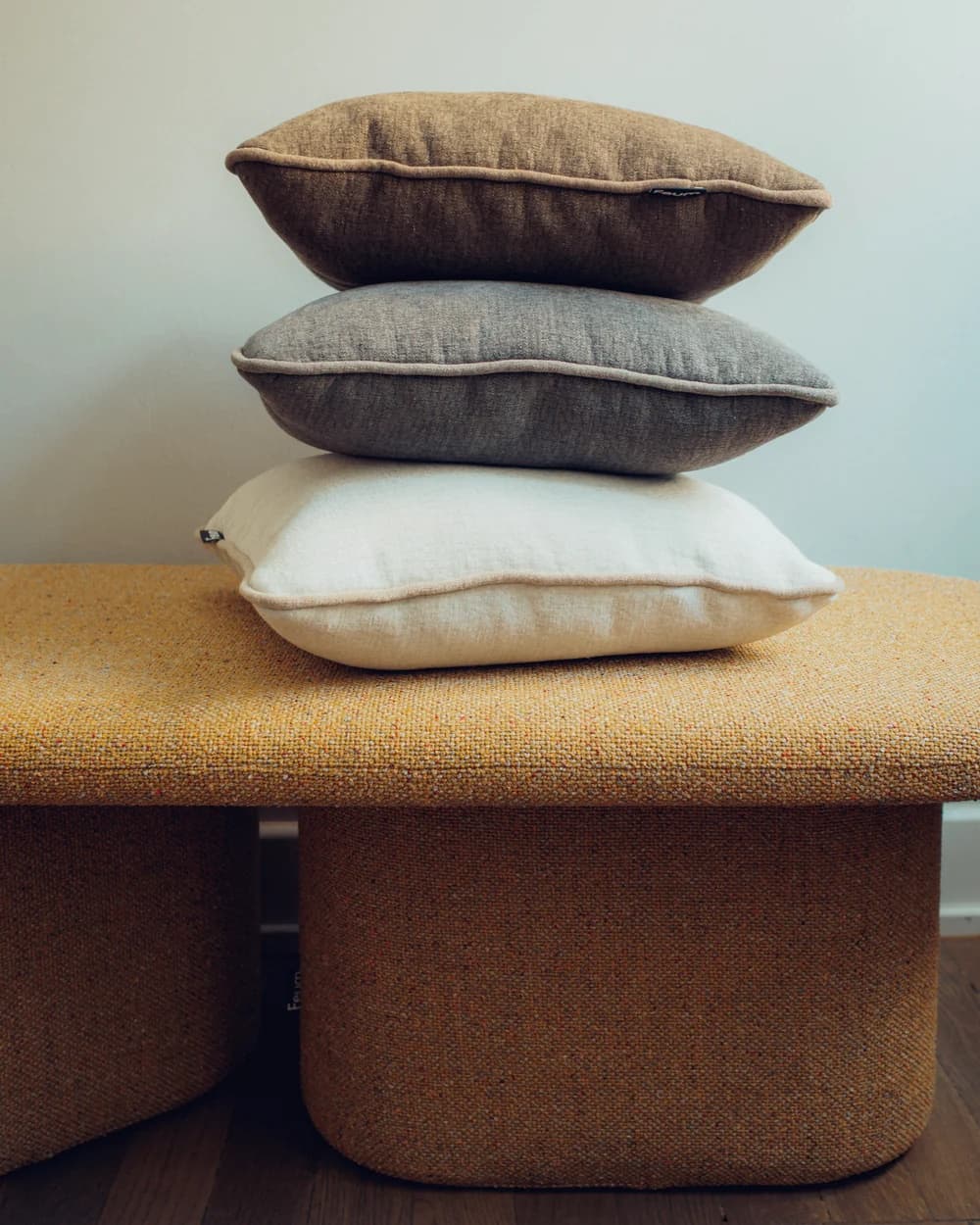 Poduszka Miu, brązowa, 35x35 cm, Feum - 147391