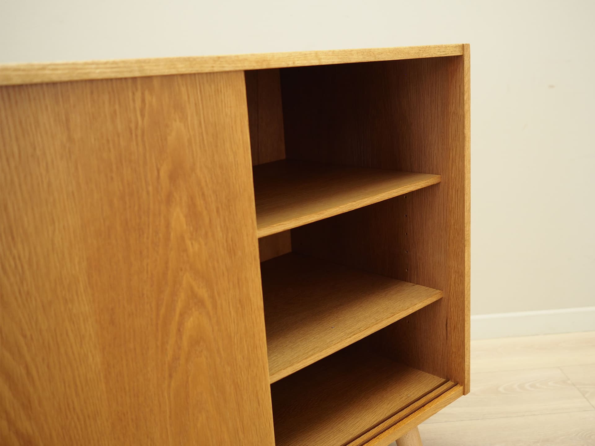 Szafka, jesion brązowy jasny, Dania, lata 60. - 147459