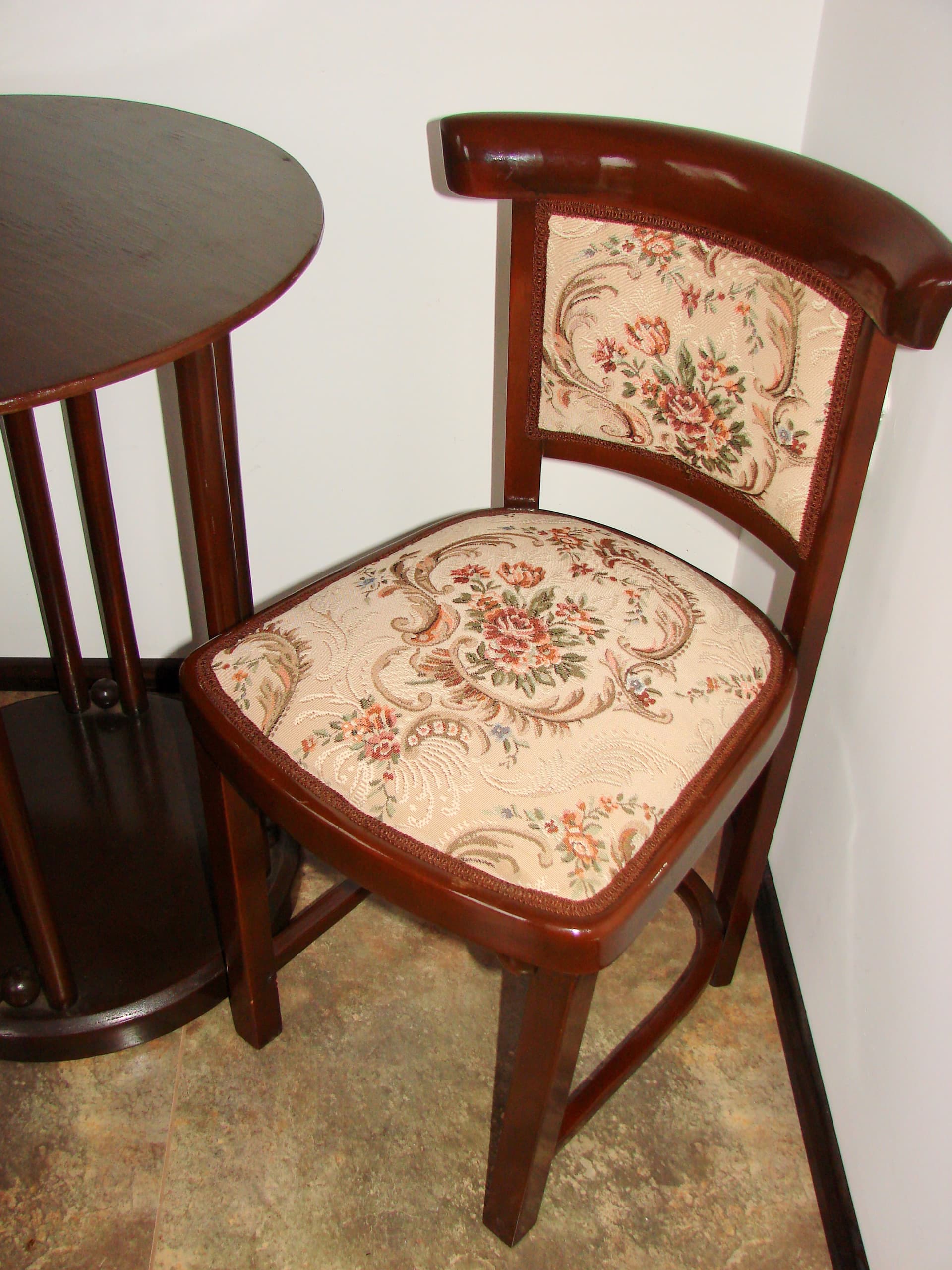 Komplet stolik i dwa krzesła, brązowy, buk, proj. J. Hoffmann, lata 30. - 148198