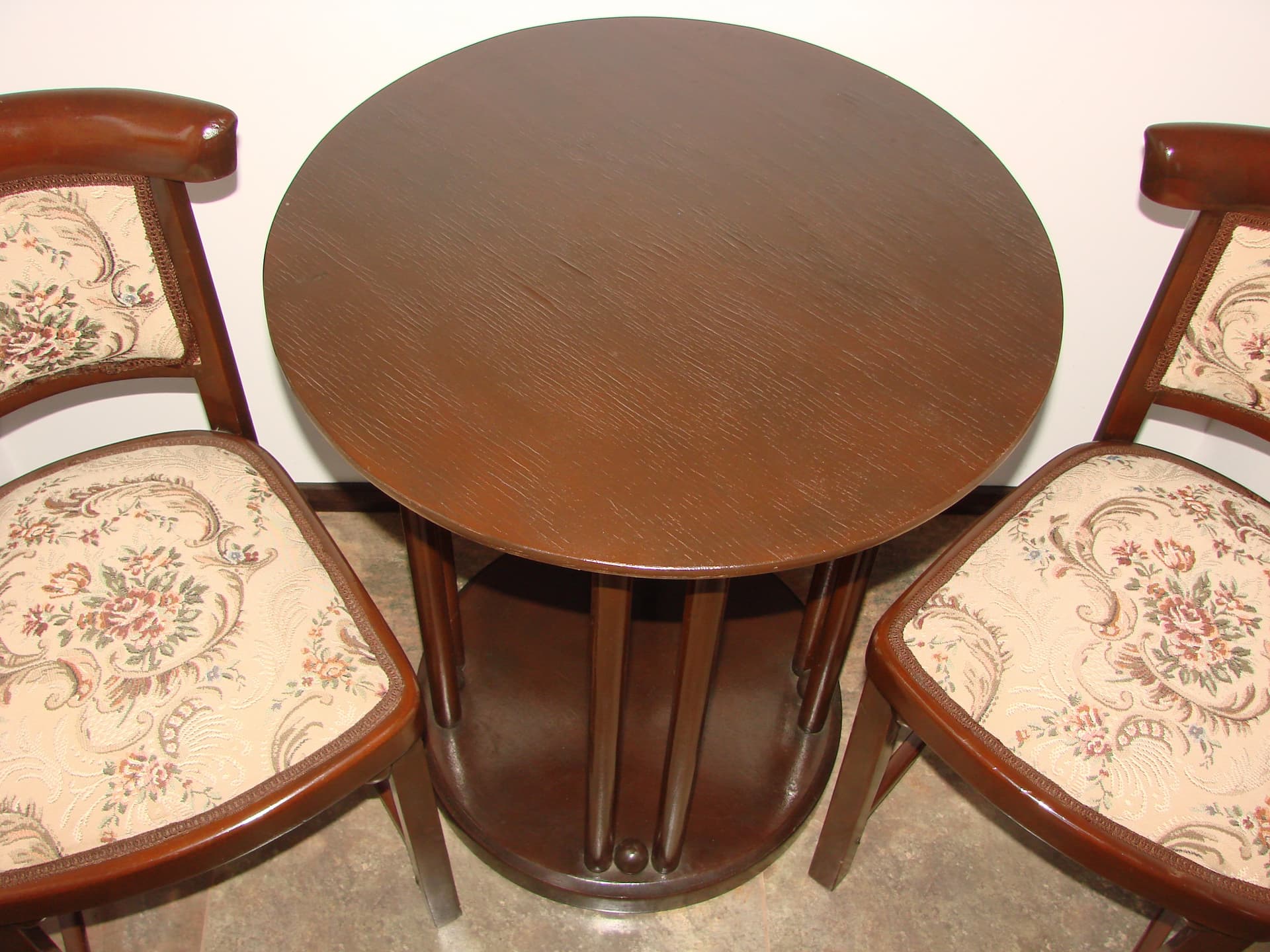 Komplet stolik i dwa krzesła, brązowy, buk, proj. J. Hoffmann, lata 30. - 148202