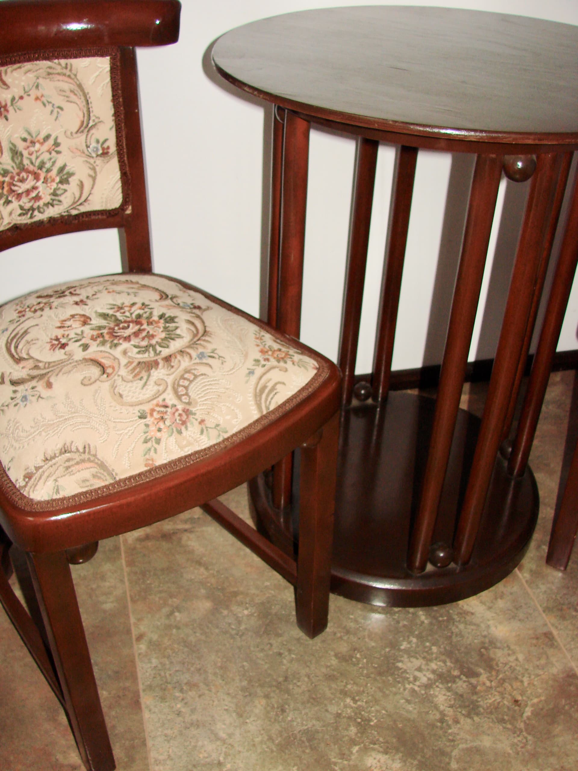 Komplet stolik i dwa krzesła, brązowy, buk, proj. J. Hoffmann, lata 30. - 148203