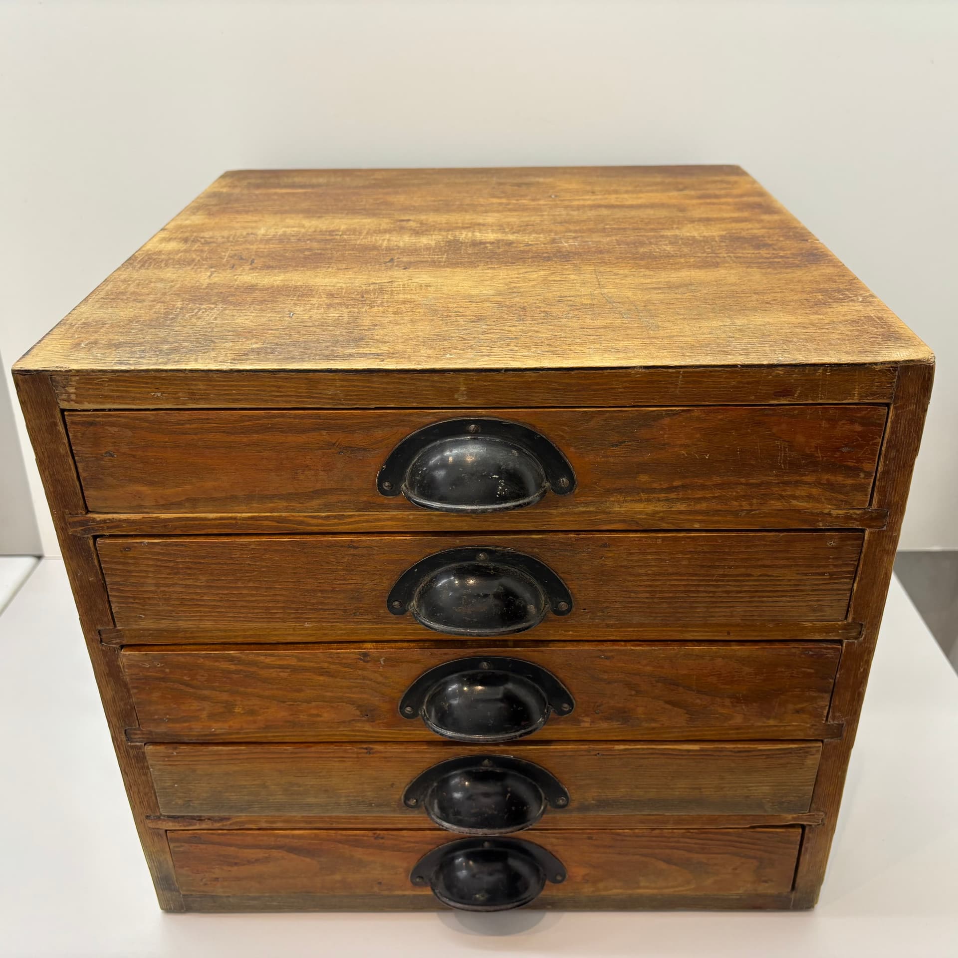 Organizer, brązowy, sosna, sklejka, metal, Niemcy, lata 50. - 149546