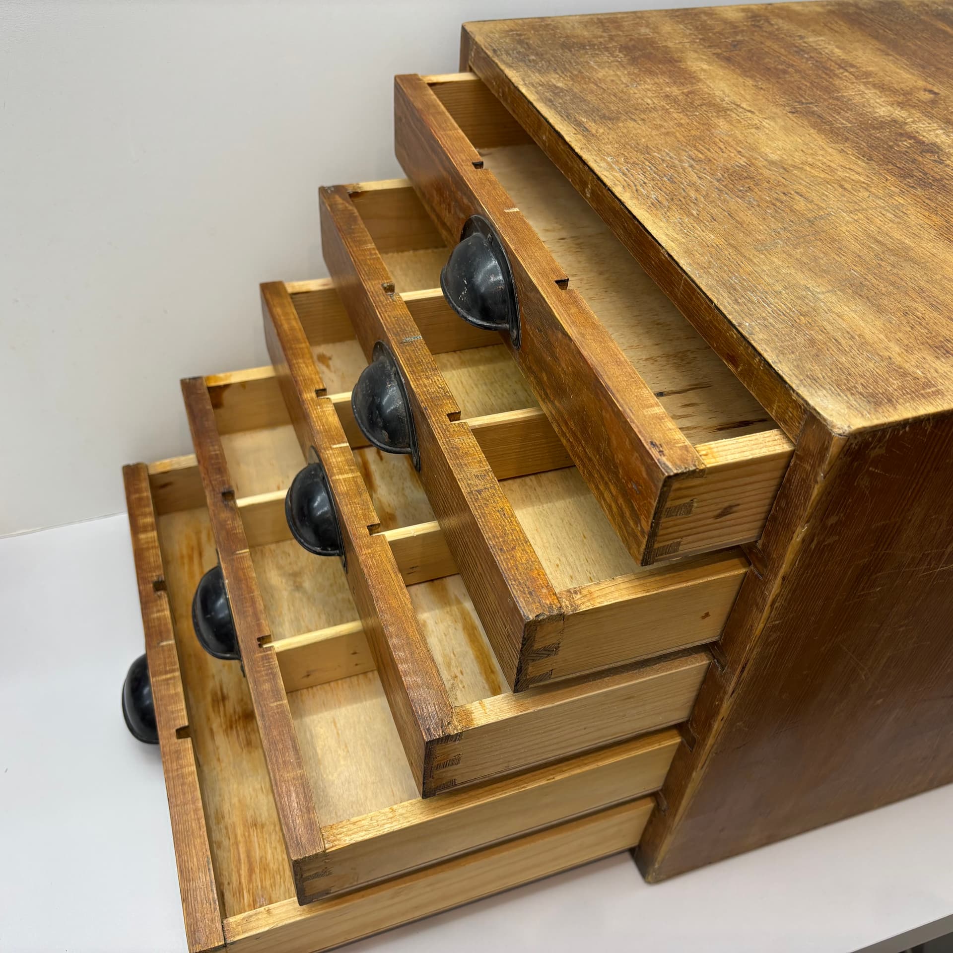 Organizer, brązowy, sosna, sklejka, metal, Niemcy, lata 50. - 149550