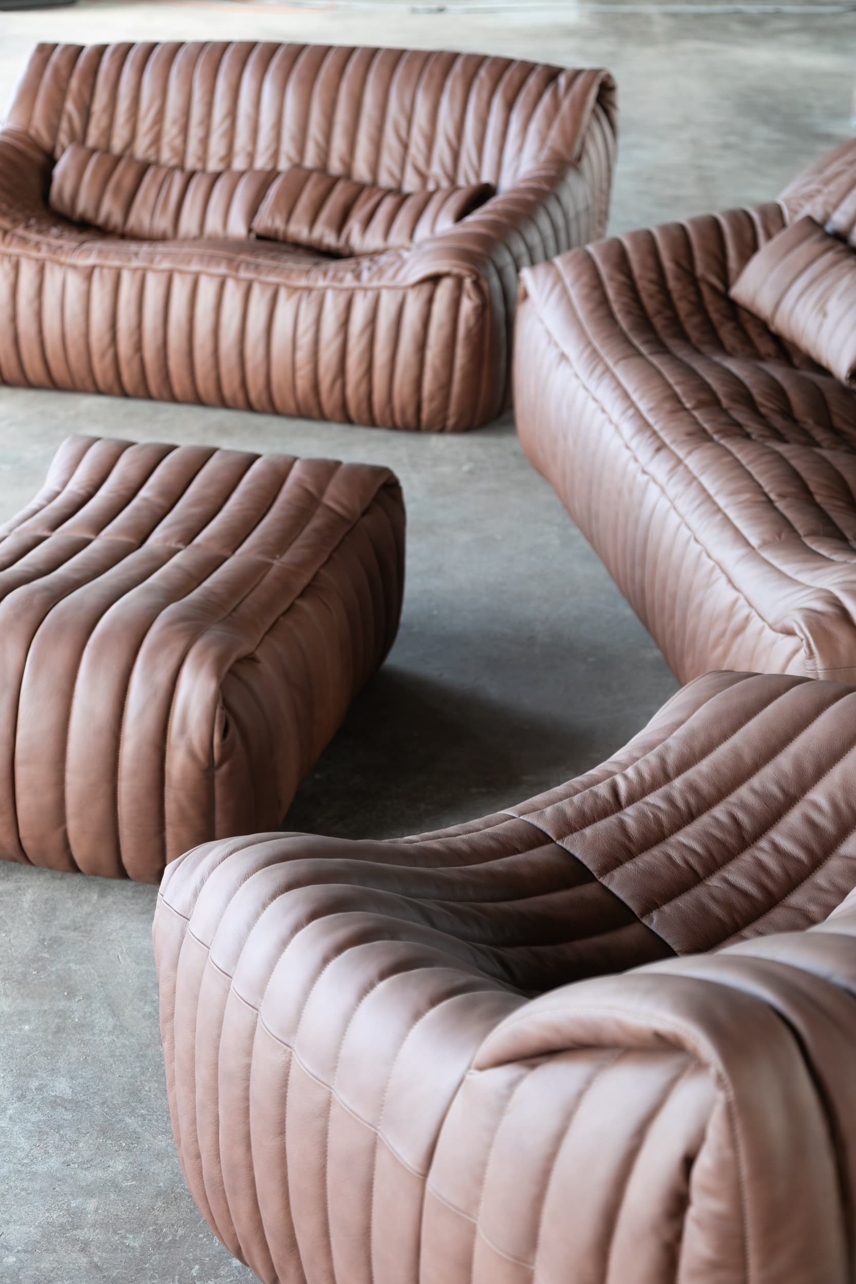 Dwuosobowa sofa Sandra, jasnobrązowa, proj. A. Hiéronimus, Ligne Roset, lata 70. - 157736