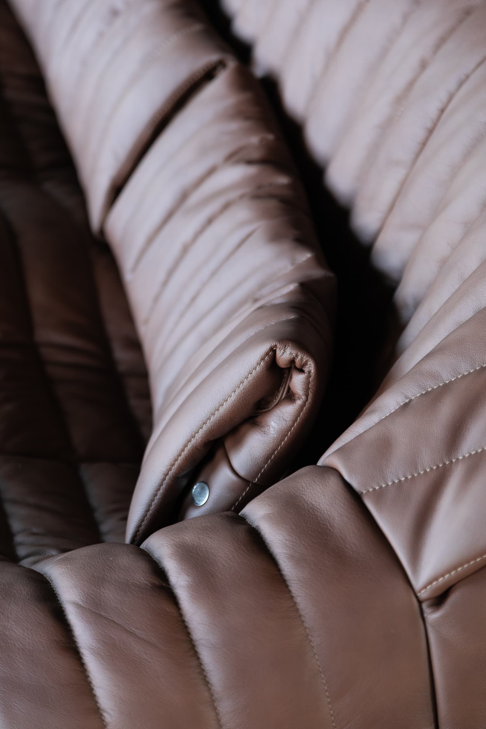 Dwuosobowa sofa Sandra, jasnobrązowa, proj. A. Hiéronimus, Ligne Roset, lata 70. - 157733