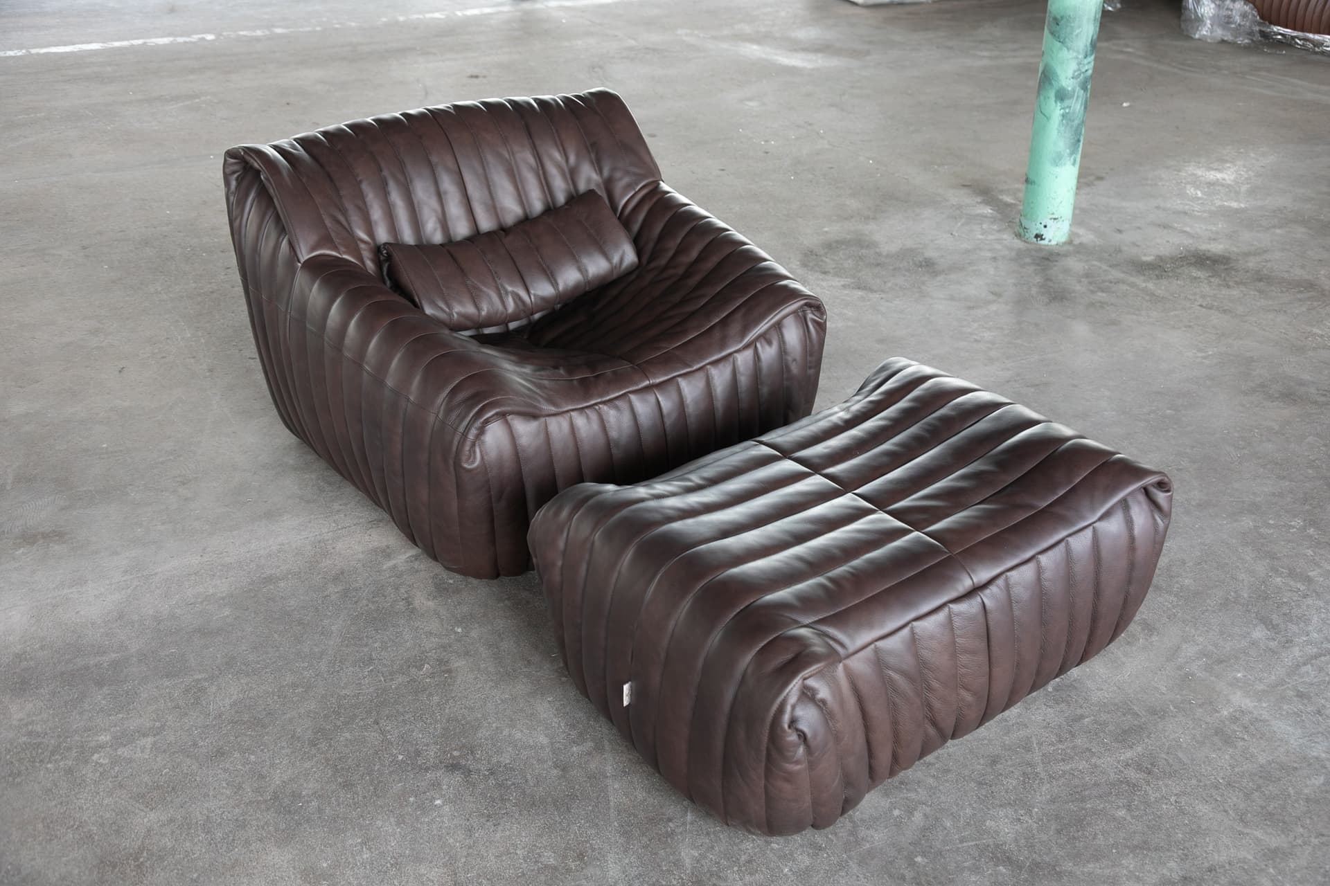 Sofa z podnóżkiem Sandra, brązowa, proj. A. Hiéronimus, Ligne Roset, lata 70. - 157848