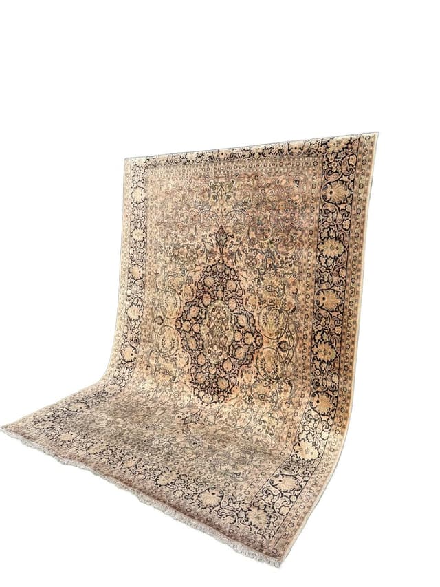 Rug Ghoum, 315x210 cm, beige silk, India, 1990s. - DIMENSION