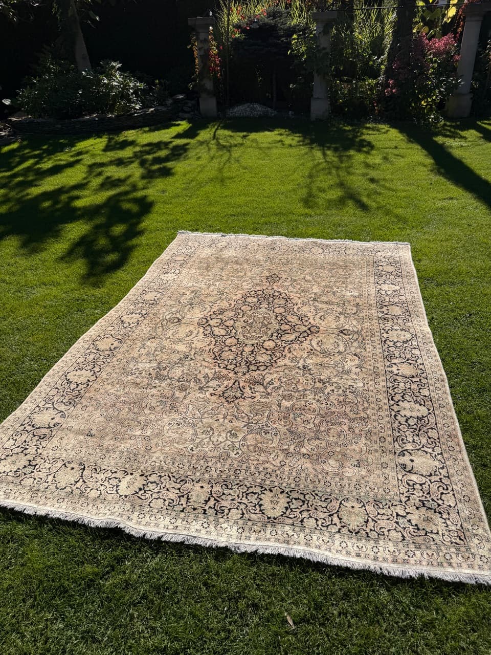 Rug Ghoum, 315x210 cm, beige silk, India, 1990s. - 157942