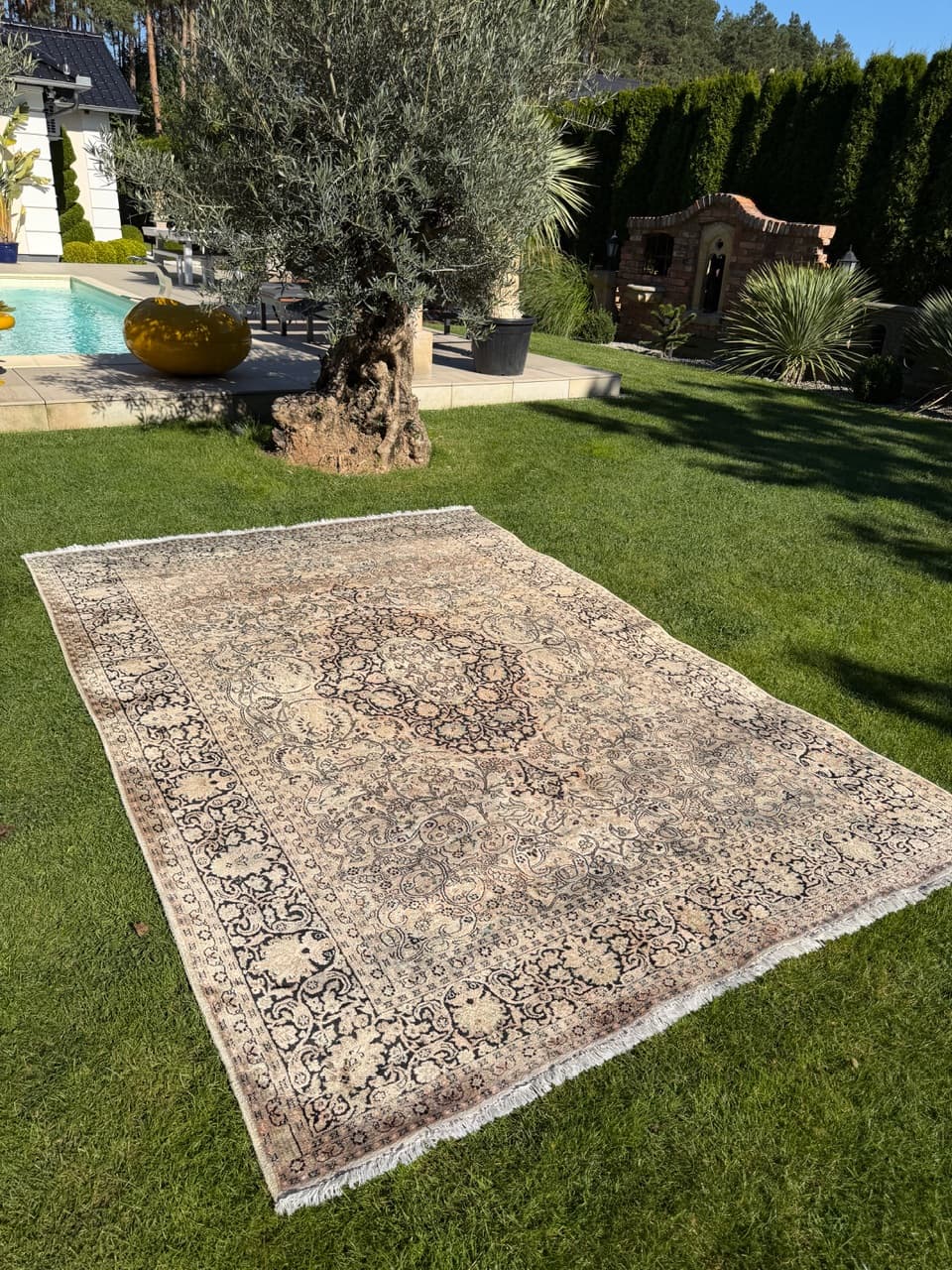 Rug Ghoum, 315x210 cm, beige silk, India, 1990s. - 157949