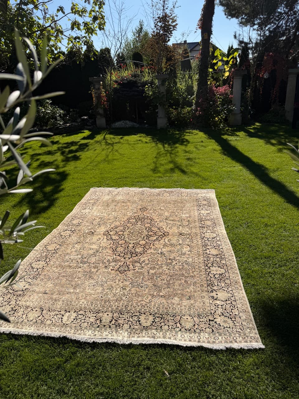 Rug Ghoum, 315x210 cm, beige silk, India, 1990s. - 157948