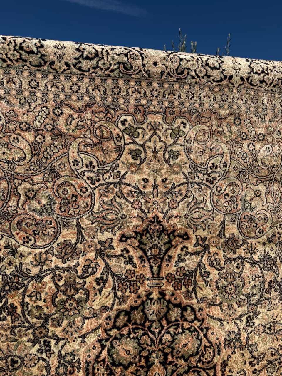 Rug Ghoum, 315x210 cm, beige silk, India, 1990s. - 157941