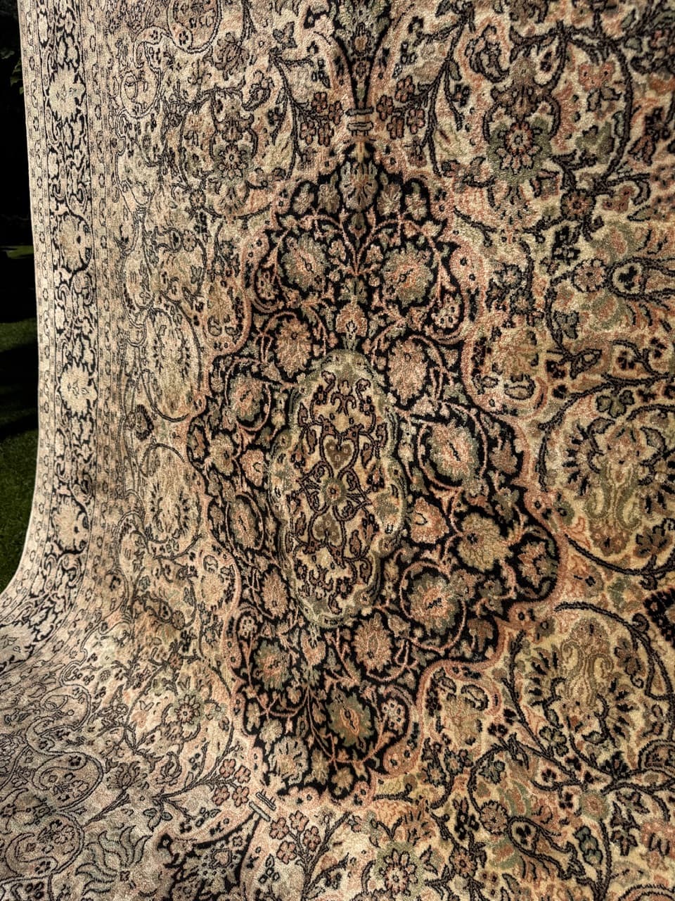 Rug Ghoum, 315x210 cm, beige silk, India, 1990s. - 157939