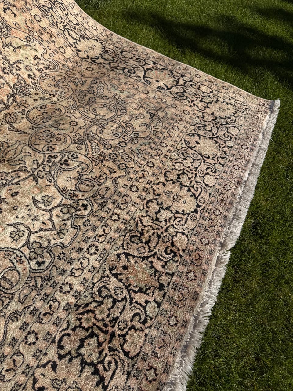 Rug Ghoum, 315x210 cm, beige silk, India, 1990s. - 157940