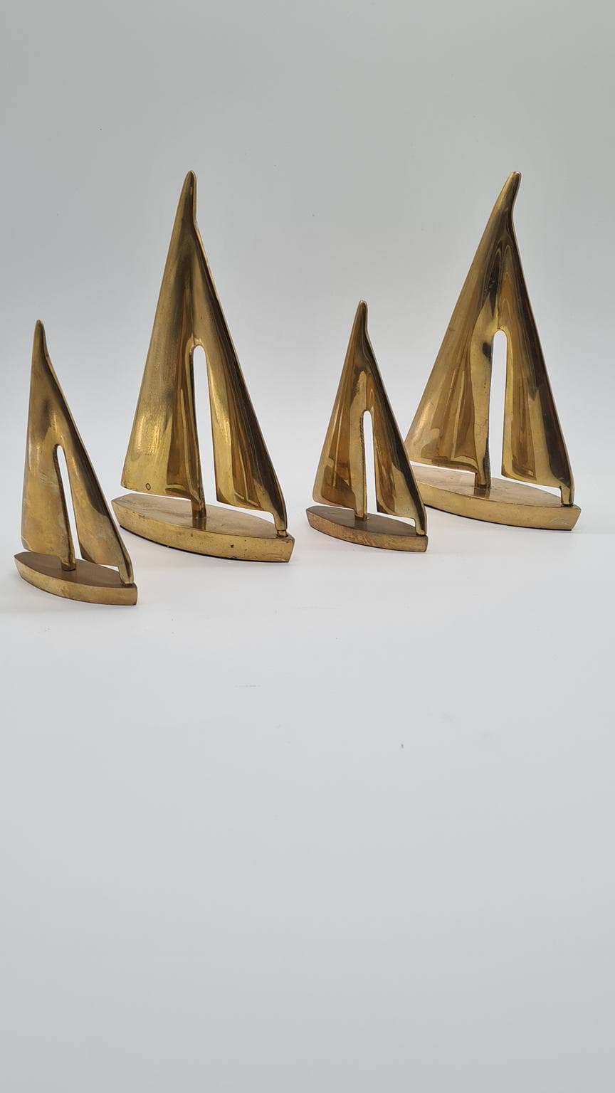 Zestaw czterech figurek żaglówek, złoty mosiądz, lata 70. - 157957
