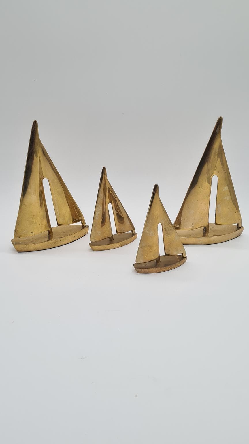 Zestaw czterech figurek żaglówek, złoty mosiądz, lata 70. - 157956