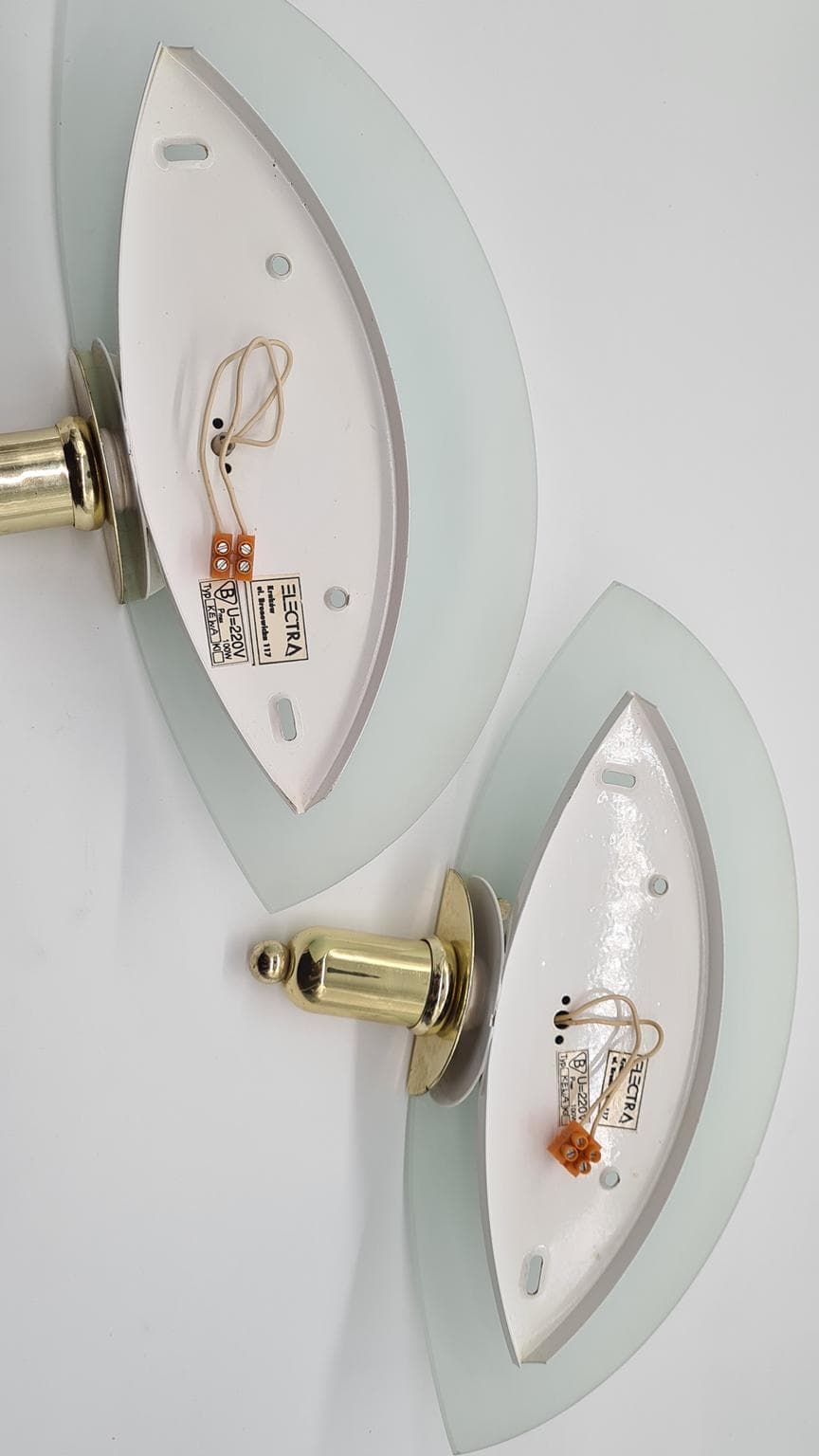 Para kinkietów KEWA, szkło białe matowe, mosiądz, Polska, lata 60. - 157982