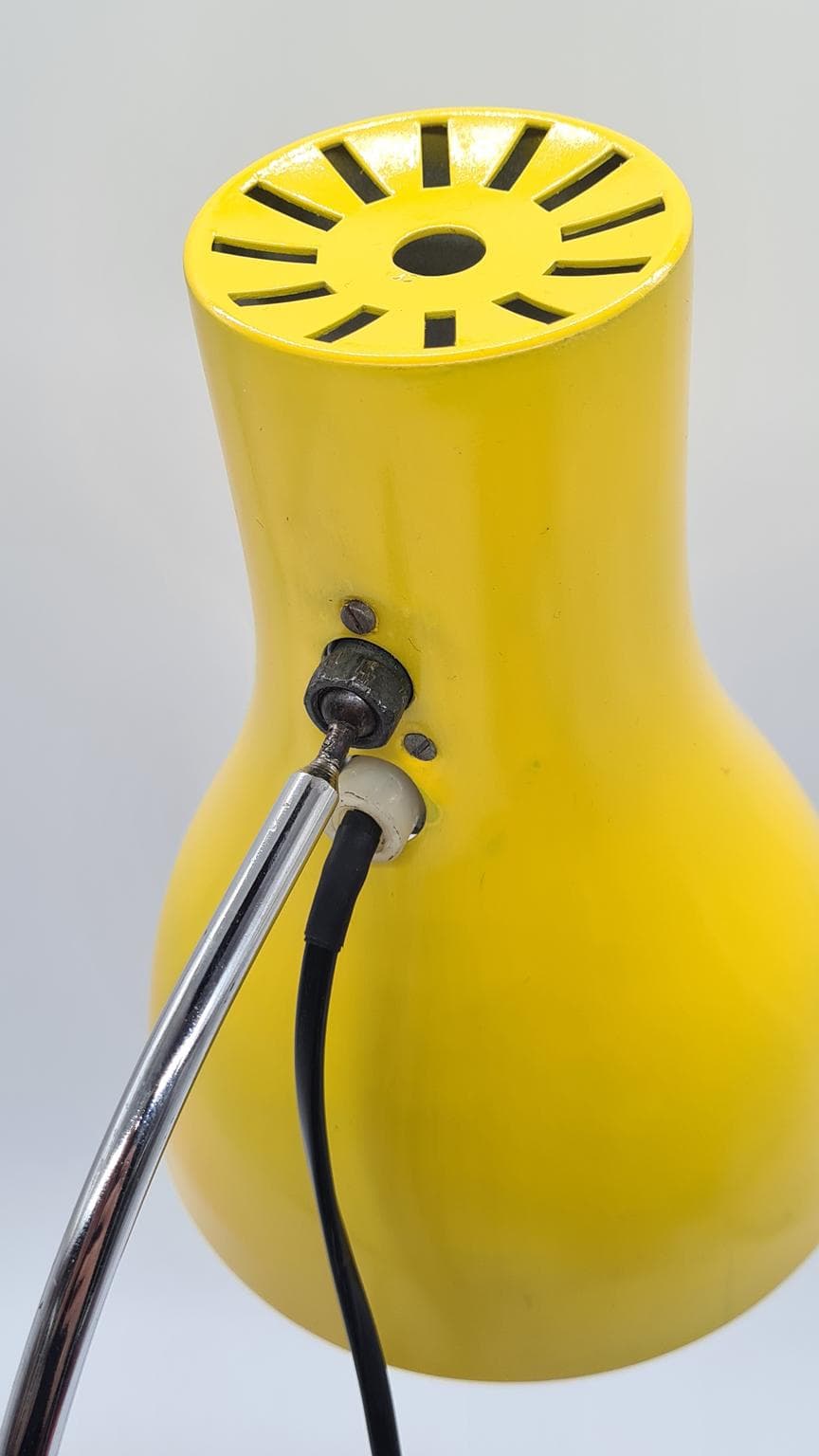 Lampa biurkowa, żółty metal, chrom, proj. J. Hůrka, Czechosłowacja, lata 70. - 158023