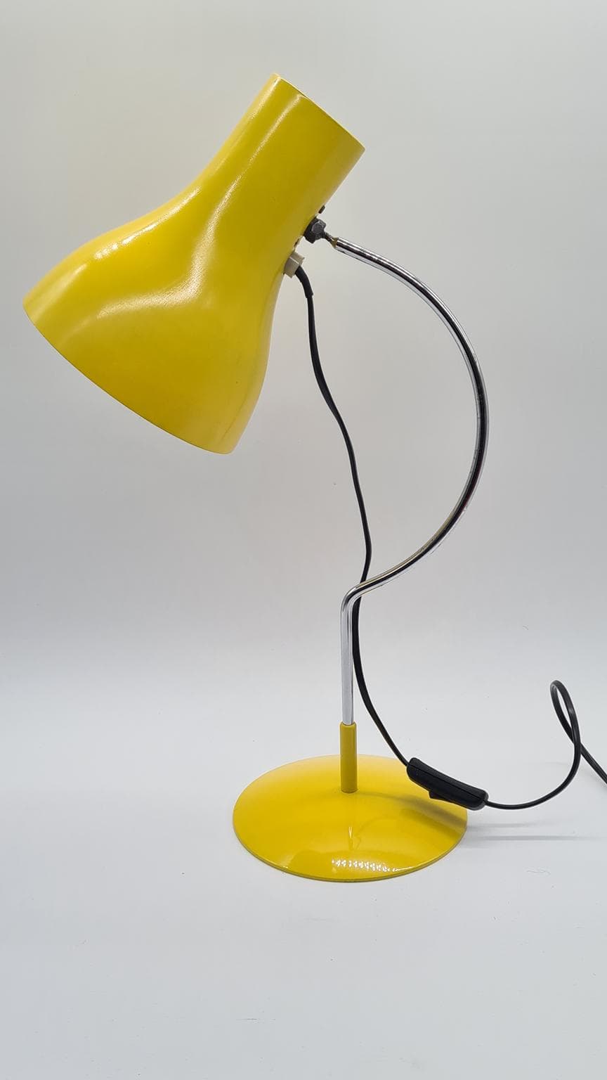 Lampa biurkowa, żółty metal, chrom, proj. J. Hůrka, Czechosłowacja, lata 70. - 158016