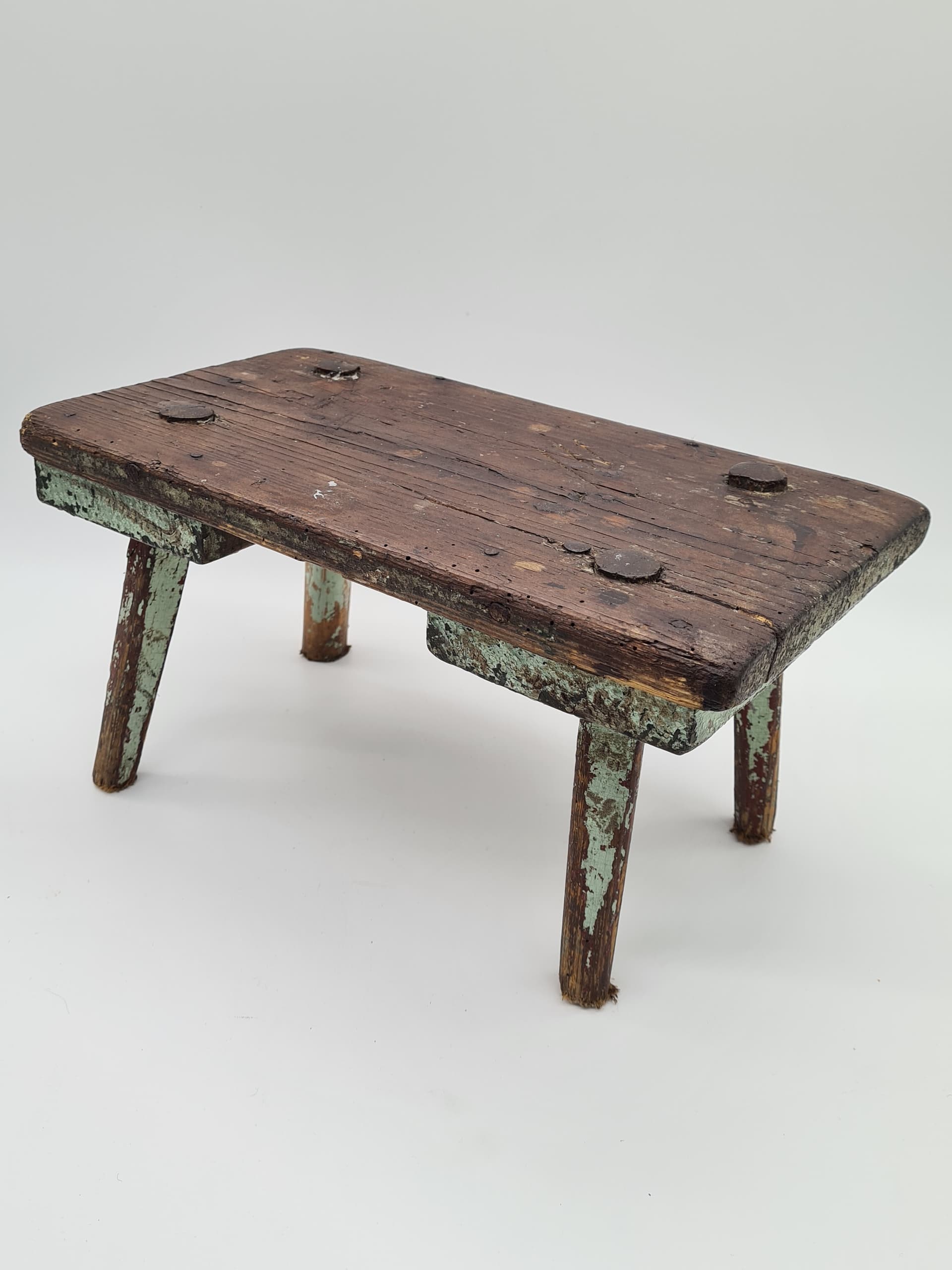 Stołek wiejski, brązowy, drewno, Szwecja, lata 60. - 158062