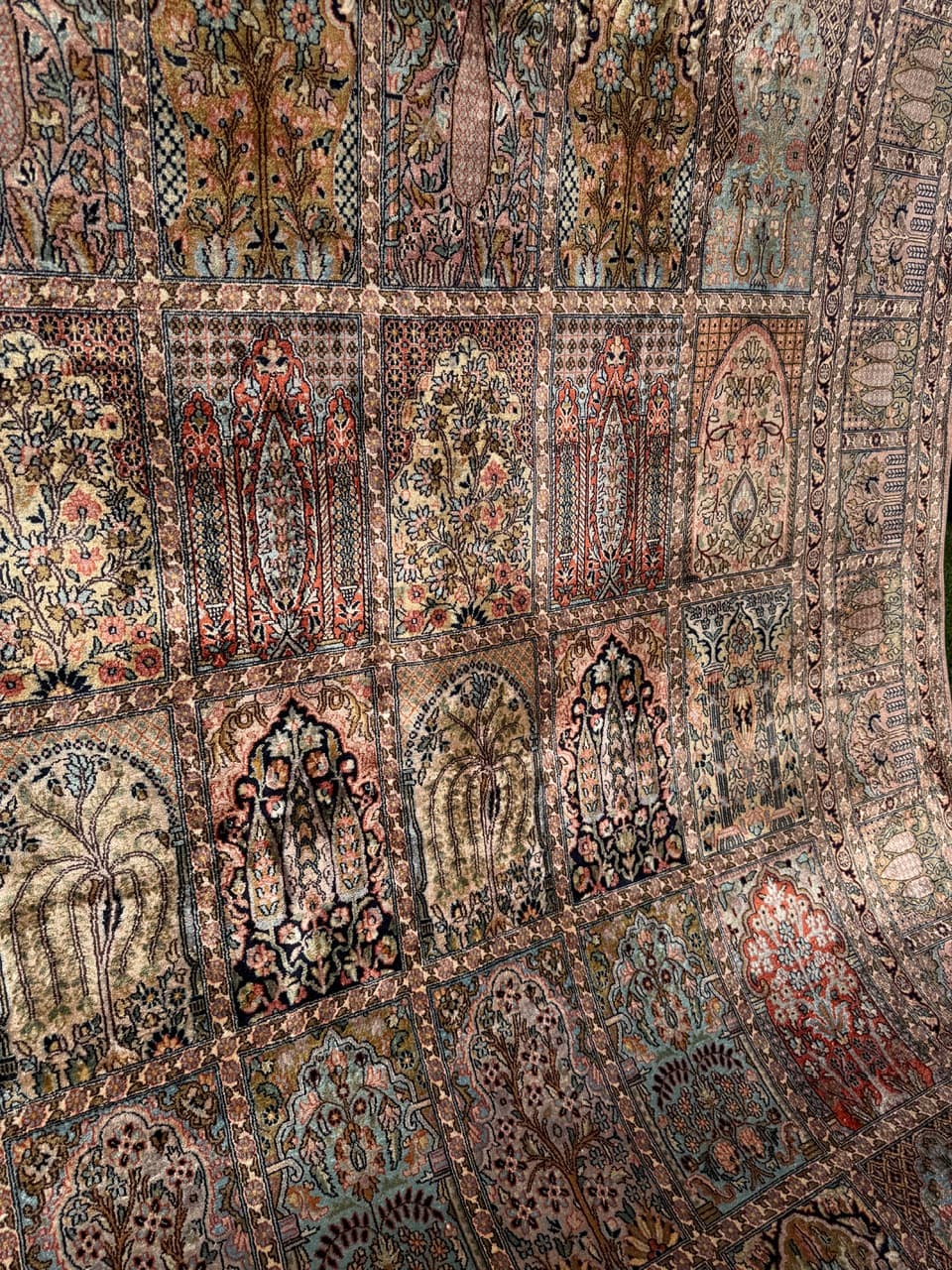 Carpet Ghoum/Qom 325x215 cm, ivory white silk, India, 1990s. - 158087