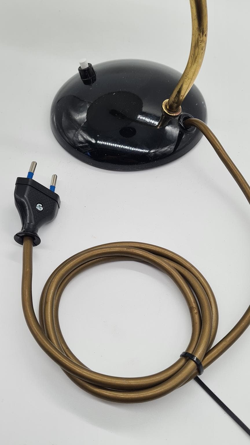 Lampa stołowa 6781, metal czarny, mosiądz, proj. C. Dell, Kaiser Idell, Niemcy, lata 50. - 158095