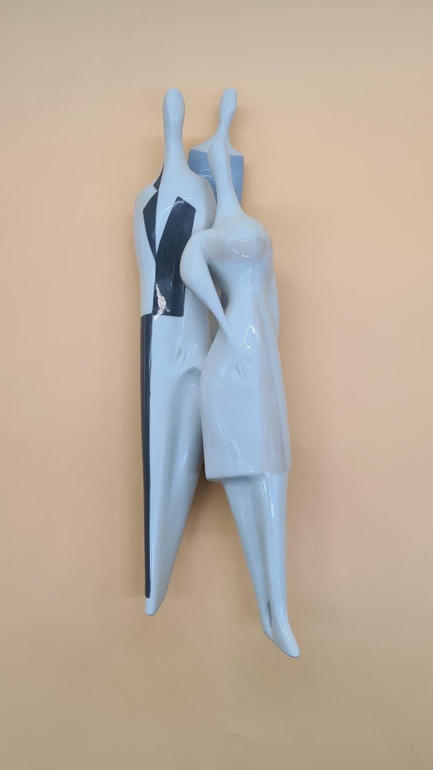 Figurka, styl brukselski, porcelana niebieska, Royal Dux Bohemia, Czechosłowacja, lata 50. - 158122