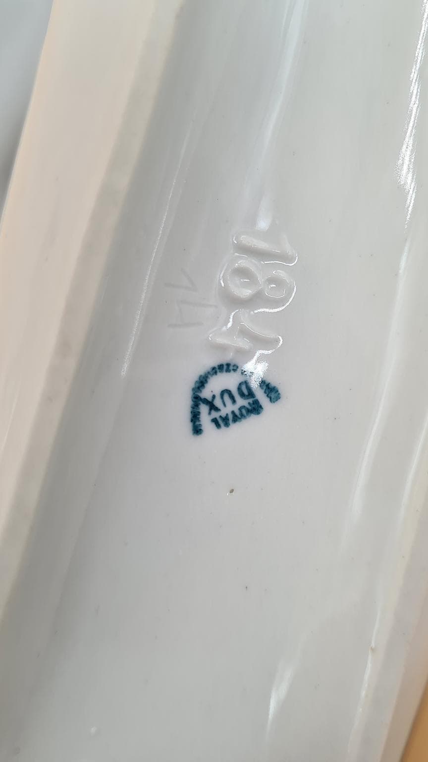 Figurka, styl brukselski, porcelana niebieska, Royal Dux Bohemia, Czechosłowacja, lata 50. - 158129