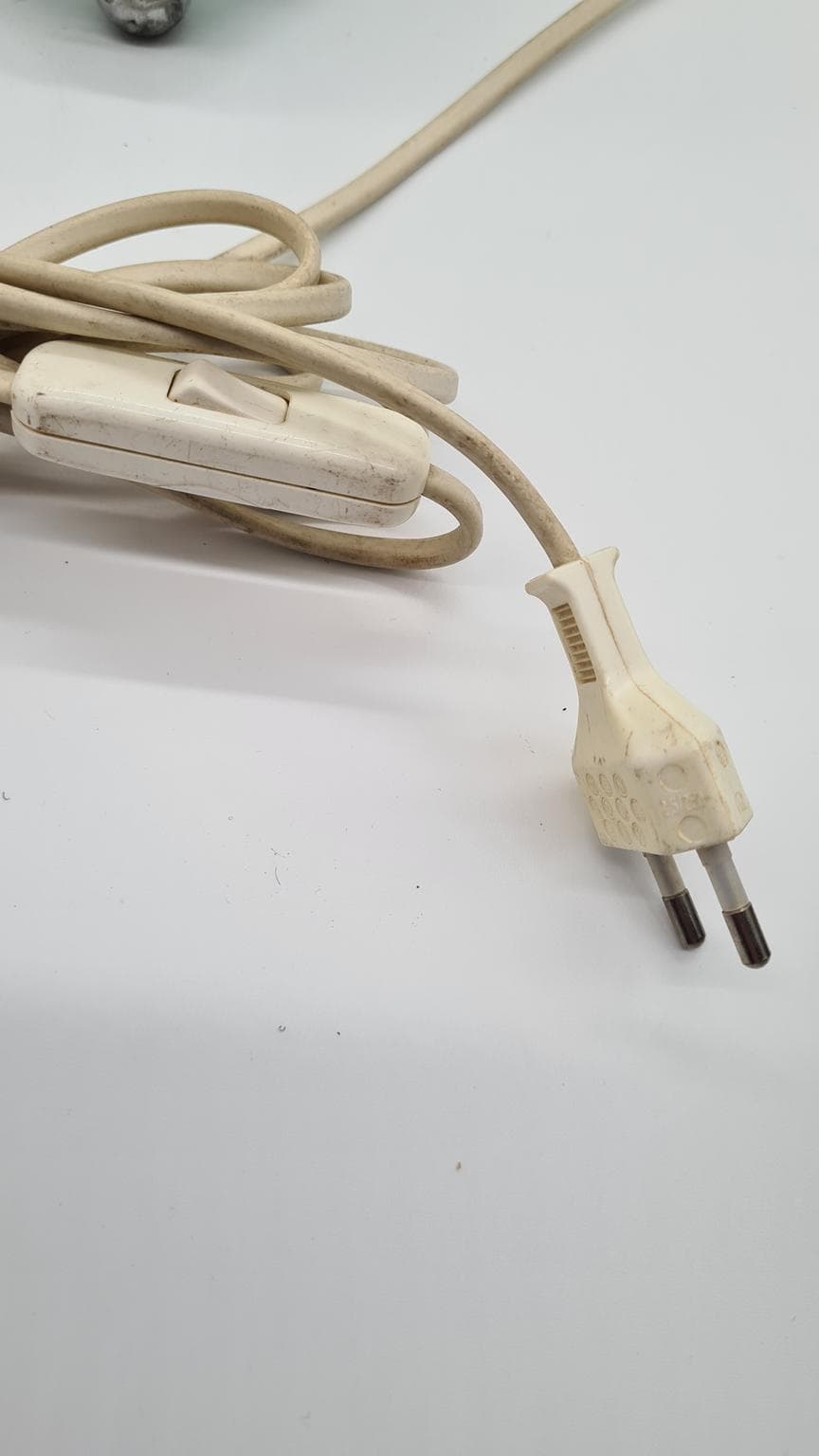 Lampa stołowa piramida, szkło transparent, metal, Francja, lata 70. - 158146