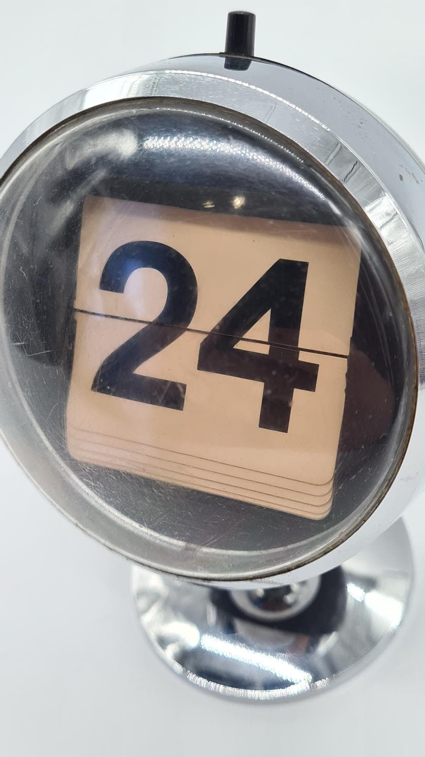 Flip Calendar Space Age, black plastic, 1970s. - 158201