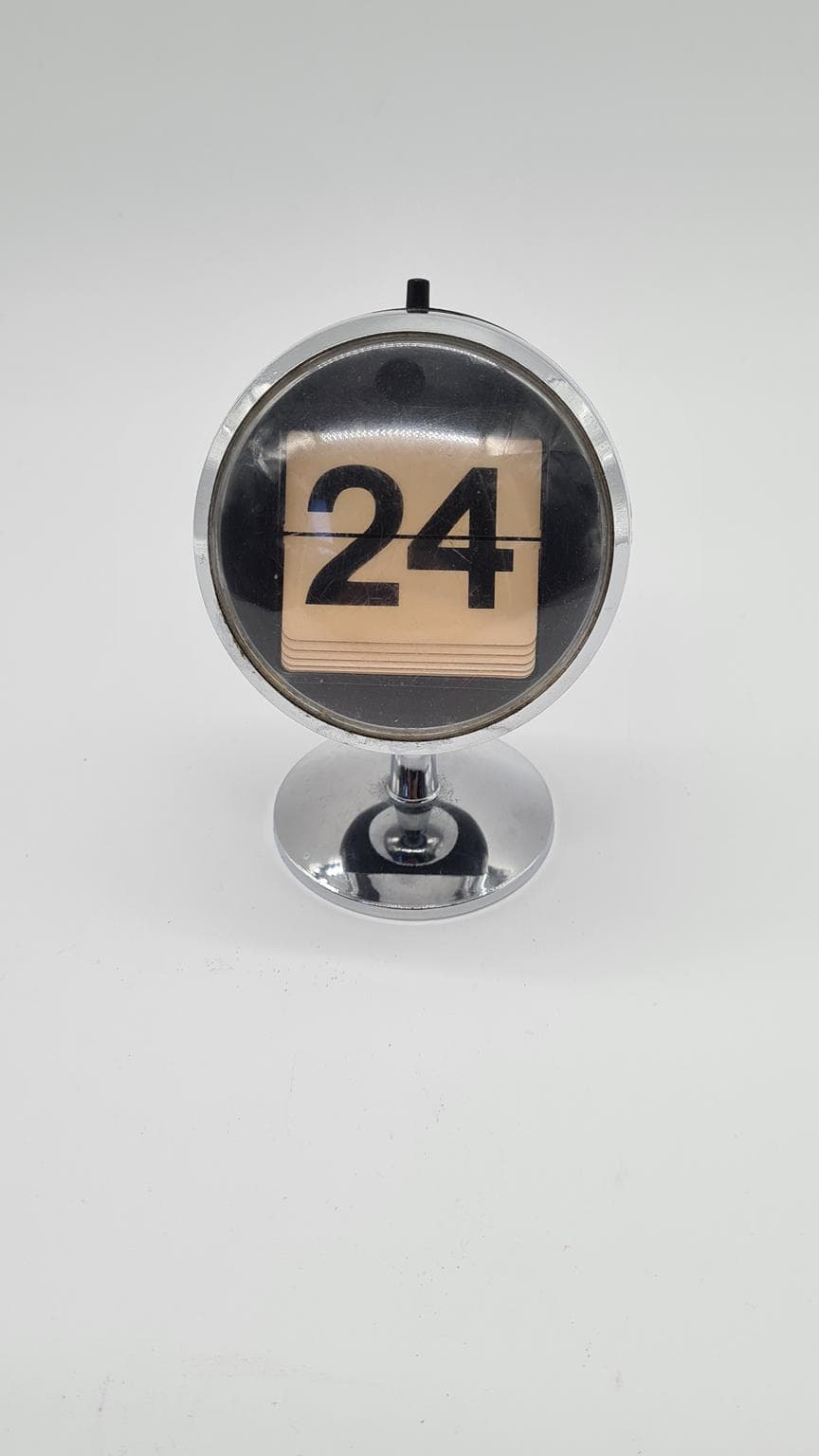 Flip Calendar Space Age, black plastic, 1970s. - 158194