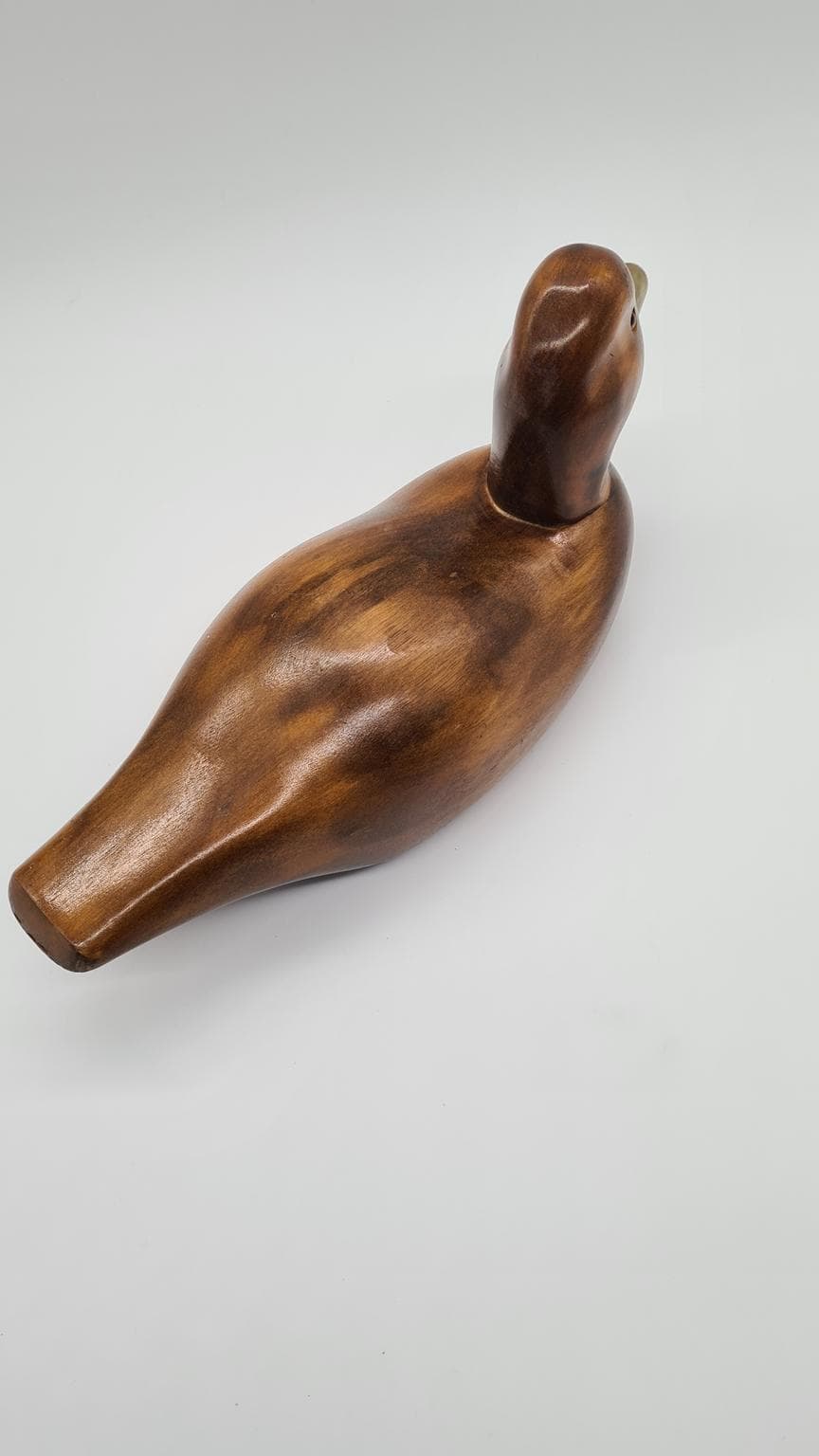 Figura dekoracyjna kaczka, drewno jasnobrązowe, mosiądz, szkło, Niemcy, lata 70. - 158209