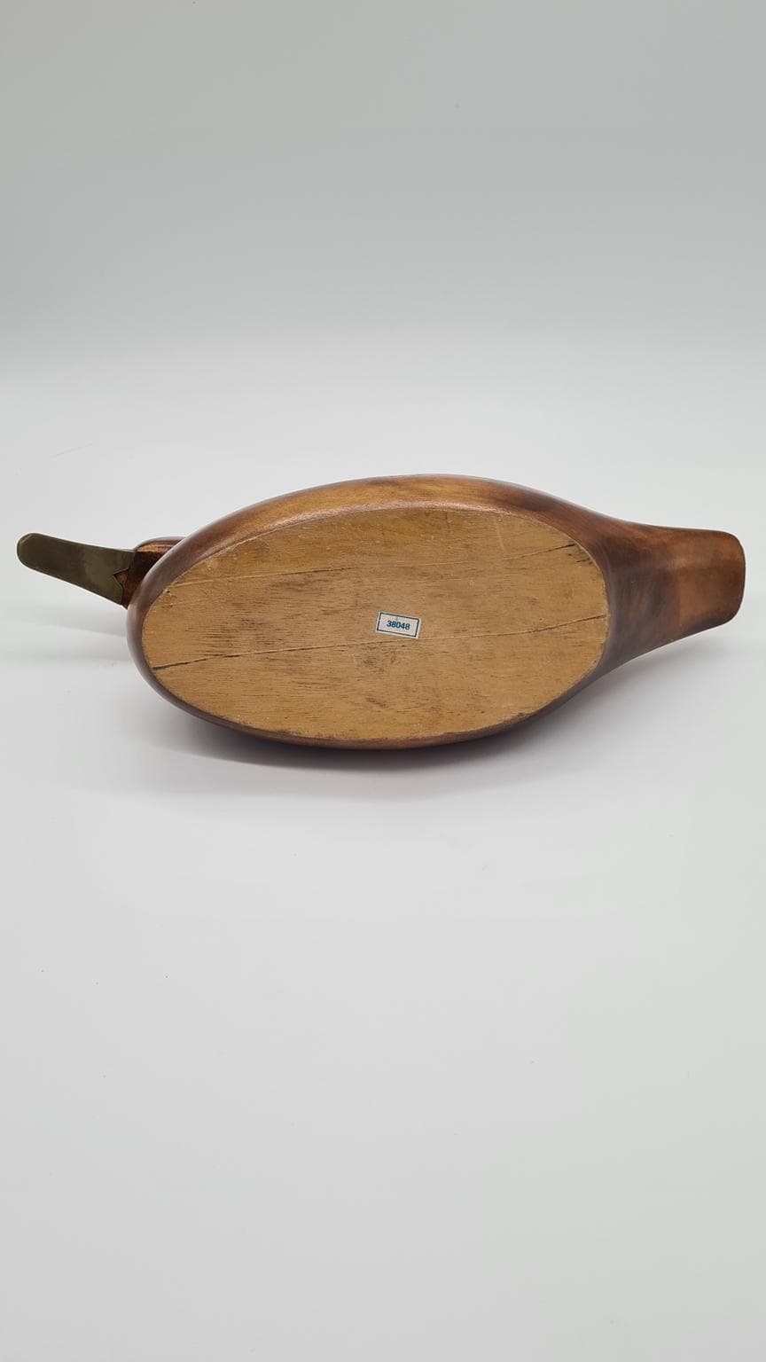 Figura dekoracyjna kaczka, drewno jasnobrązowe, mosiądz, szkło, Niemcy, lata 70. - 158206