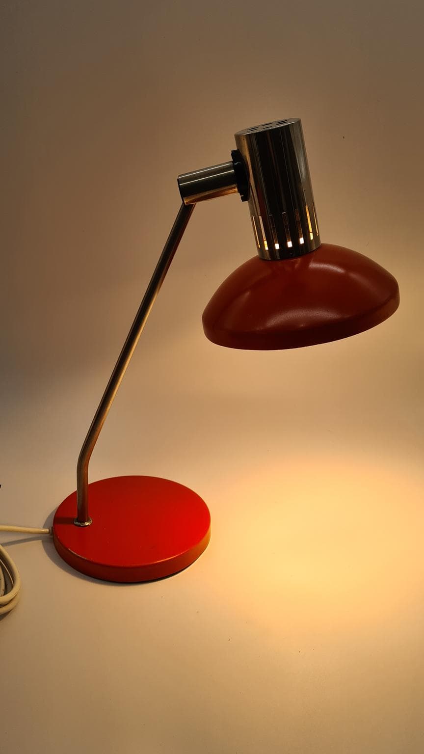 Table lamp, red metal, Aka Leuchten, Germany, 1970s. - 158225