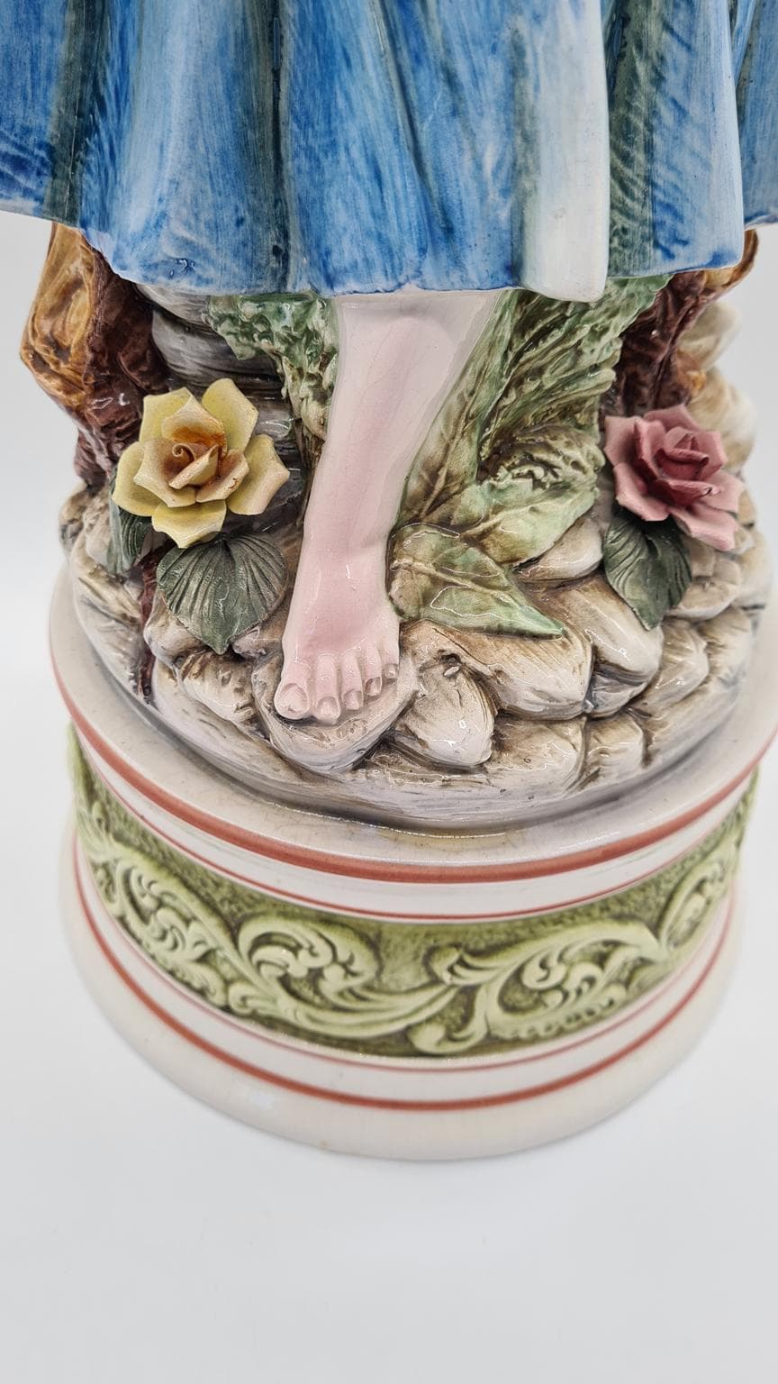 Figura kobieta zbierająca kwiaty, multikolor, ceramika, proj. D. Poloniato, Włochy, lata 80. - 158249